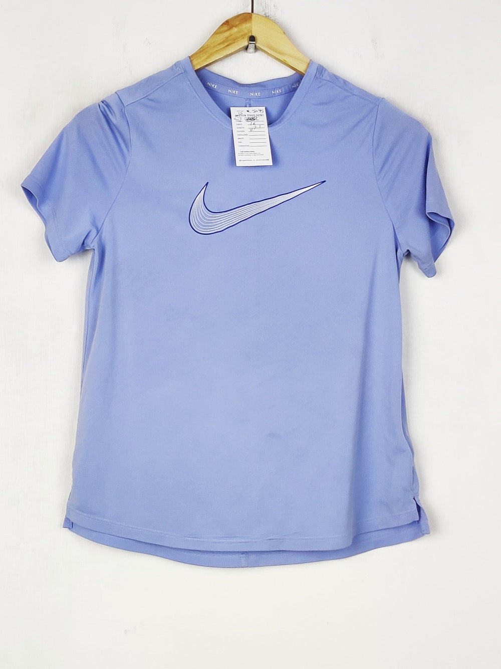 Buy online pre-used pre-loved 100% authentic & Original branded Nike (TS-5045) available in Pakistan. Top international brands avilable.
