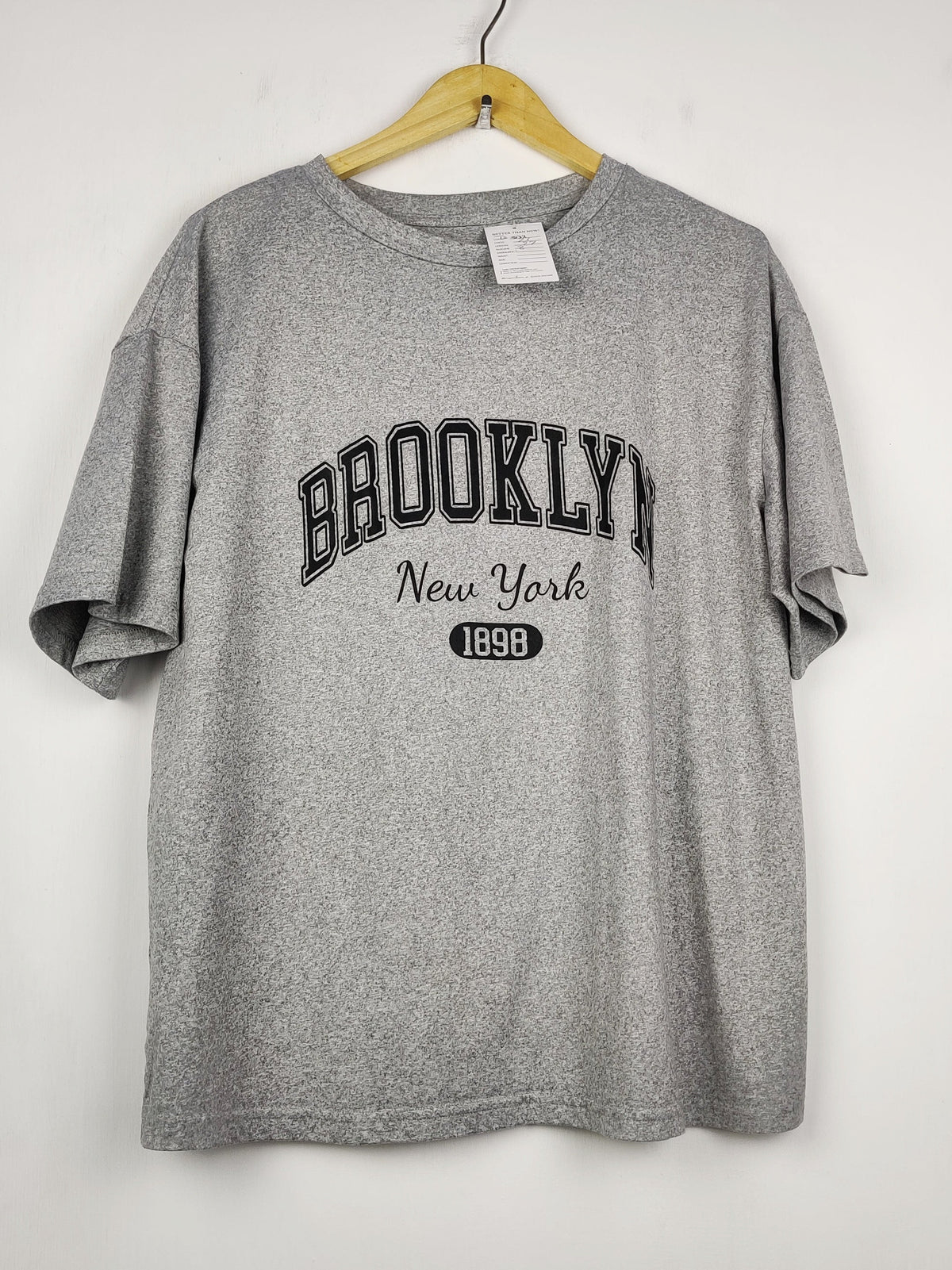 Buy online pre-used pre-loved 100% authentic & Original branded Unknown Brand (TS-5132) available in Pakistan. Top international brands avilable.
