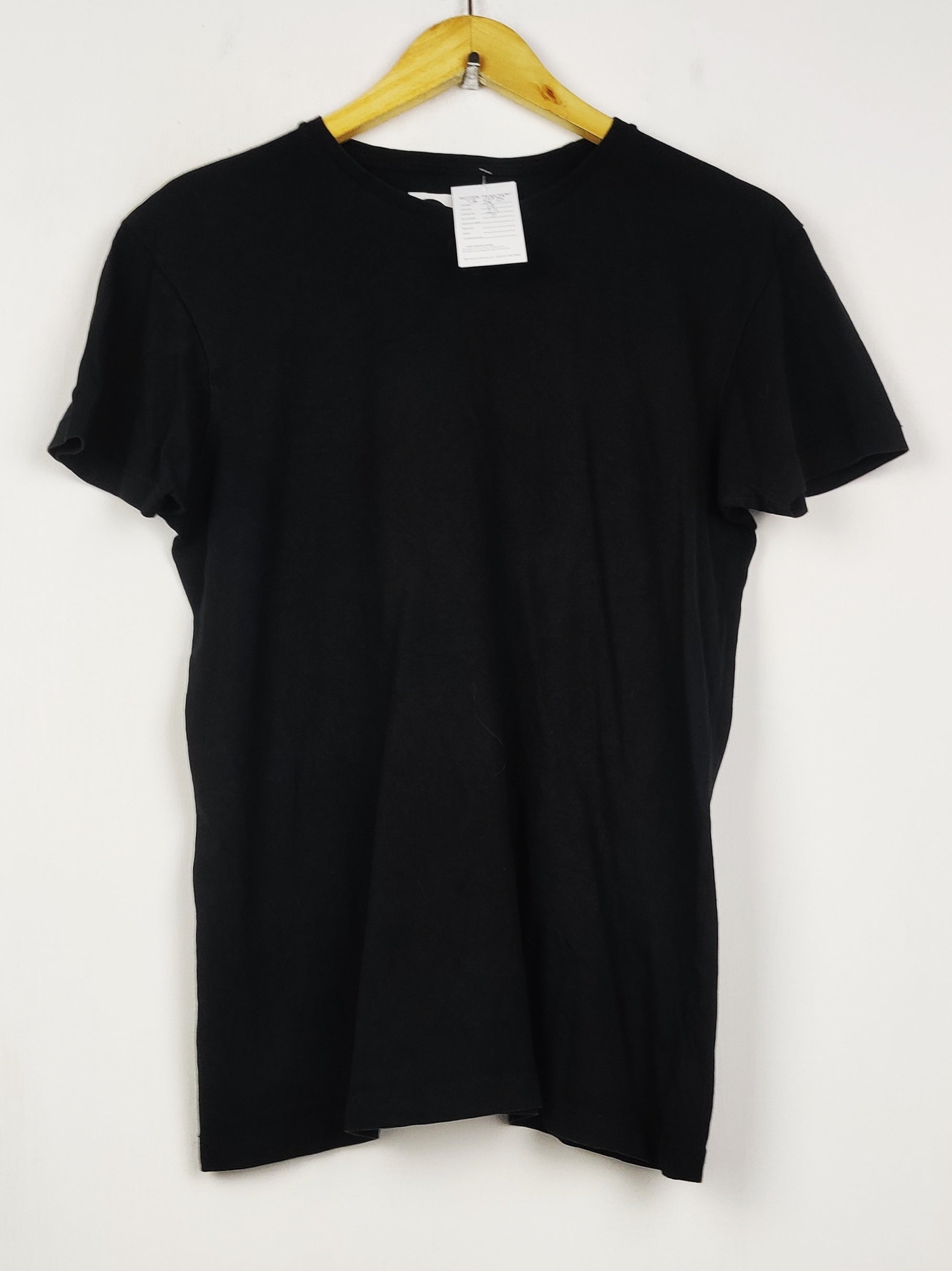 Buy online pre-used pre-loved 100% authentic & Original branded Slimfit (TS-5175) available in Pakistan. Top international brands avilable.