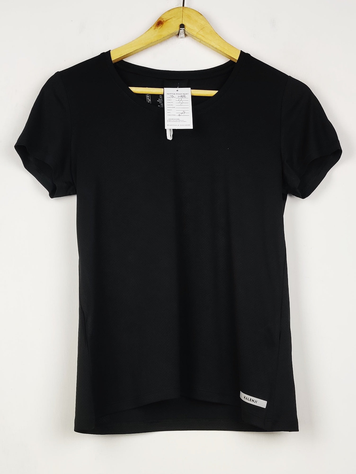 Buy online pre-used pre-loved 100% authentic & Original branded Decathlon (TS-5188) available in Pakistan. Top international brands avilable.