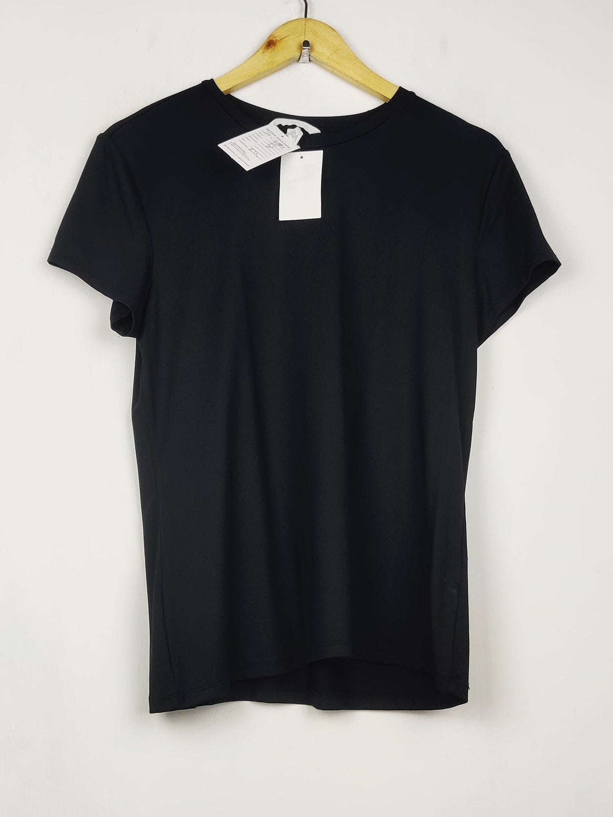 Buy online pre-used pre-loved 100% authentic & Original branded H&M (TS-5189) available in Pakistan. Top international brands avilable.
