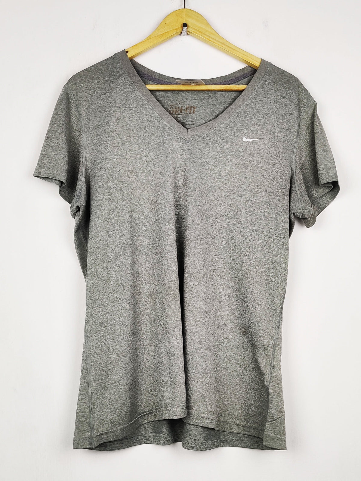 Buy online pre-used pre-loved 100% authentic & Original branded N.I.K.E (TS-5242) available in Pakistan. Top international brands avilable.