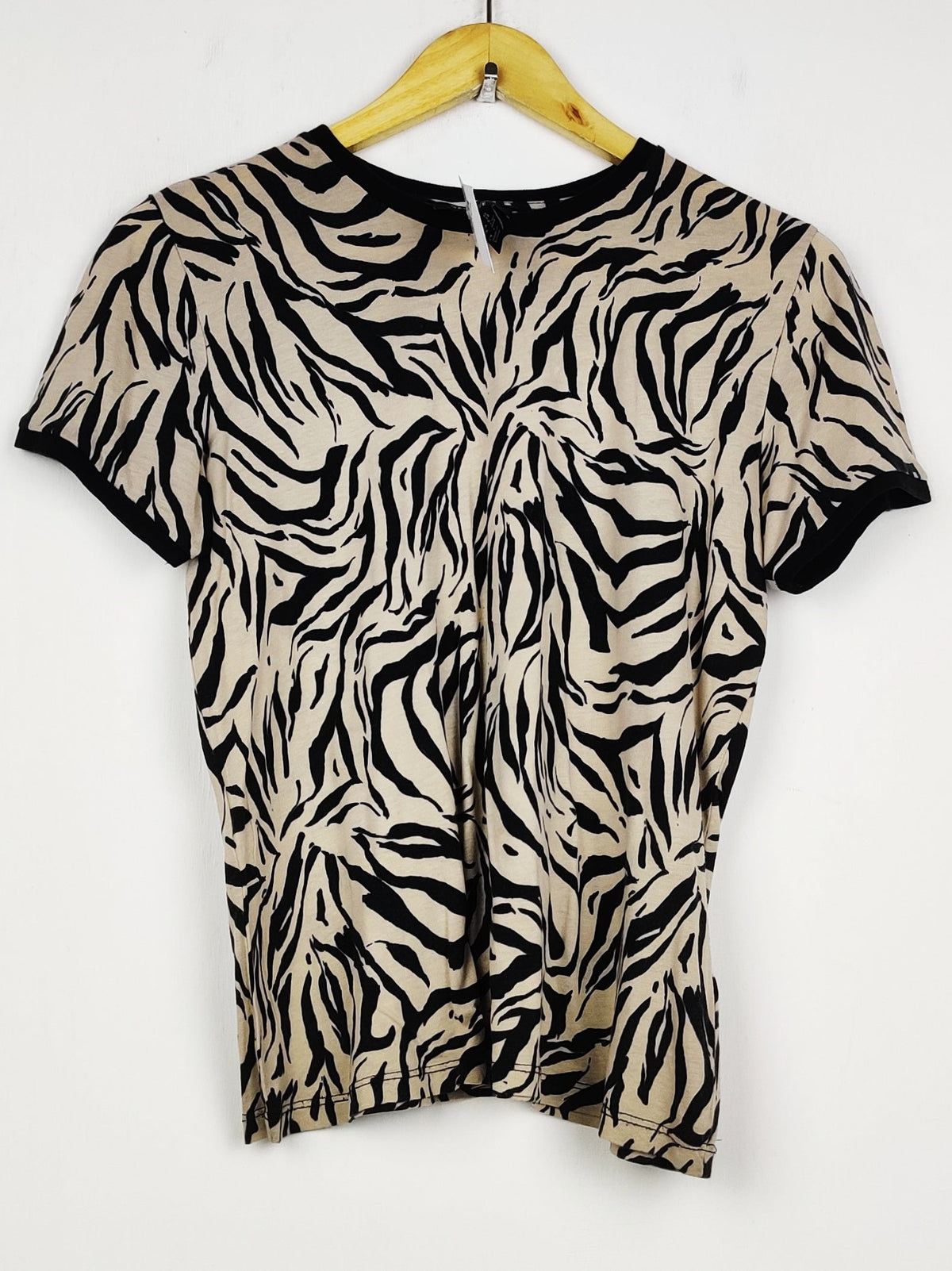 Buy online pre-used pre-loved 100% authentic & Original branded New Look (TS-5251) available in Pakistan. Top international brands avilable.