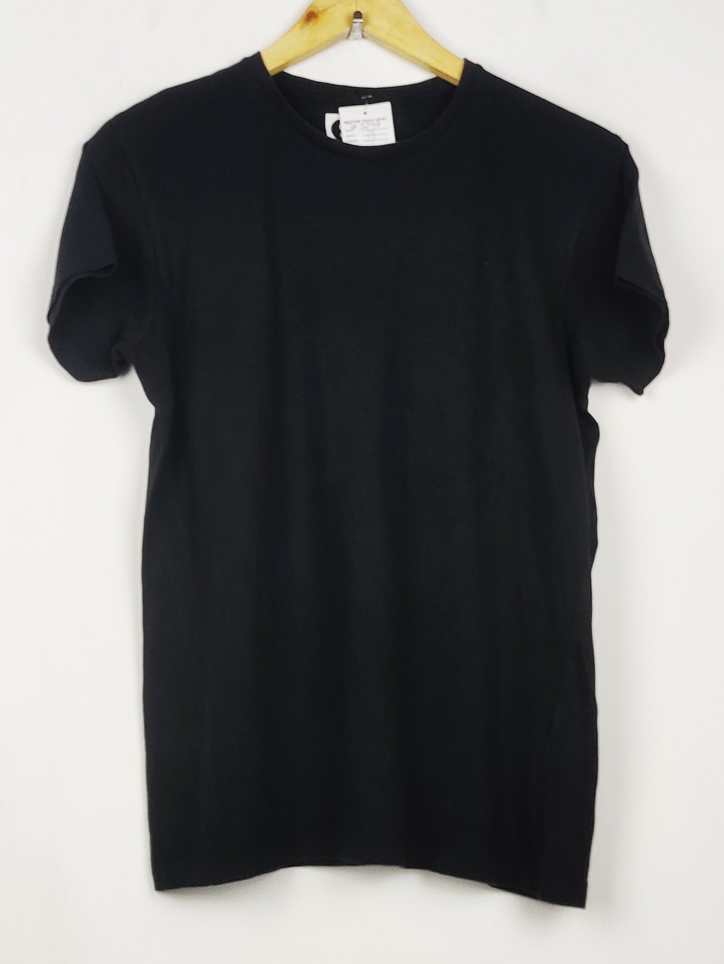Buy online pre-used pre-loved 100% authentic & Original branded Slimfit (TS-5279) available in Pakistan. Top international brands avilable.