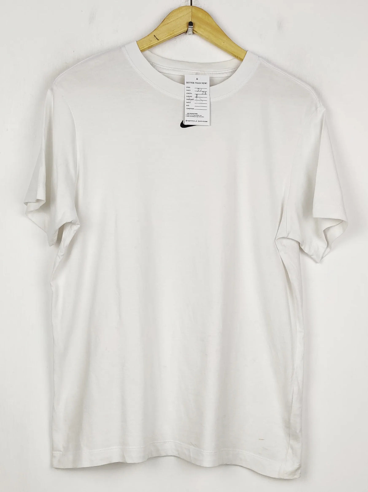 Buy online pre-used pre-loved 100% authentic & Original branded N.I.K.E (TS-5347) available in Pakistan. Top international brands avilable.