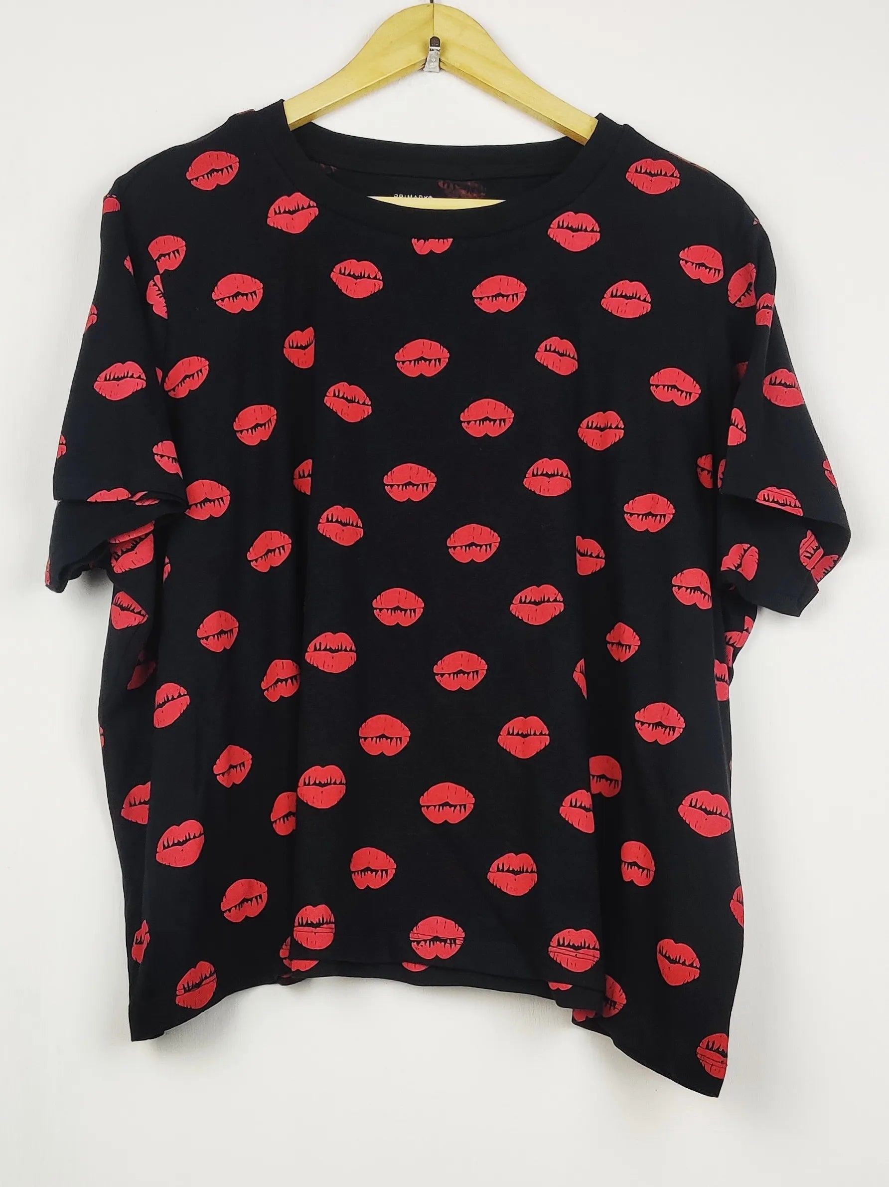 Buy online pre-used pre-loved 100% authentic & Original branded Primark (TS-5372) available in Pakistan. Top international brands avilable.