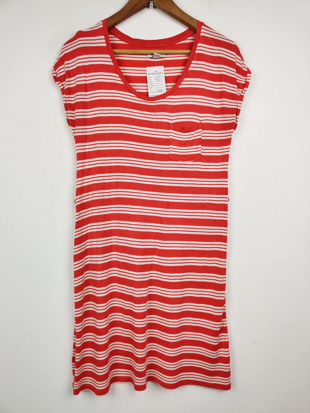 Buy online pre-used pre-loved 100% authentic & Original branded Old Navy (TS-753) available in Pakistan. Top international brands avilable.