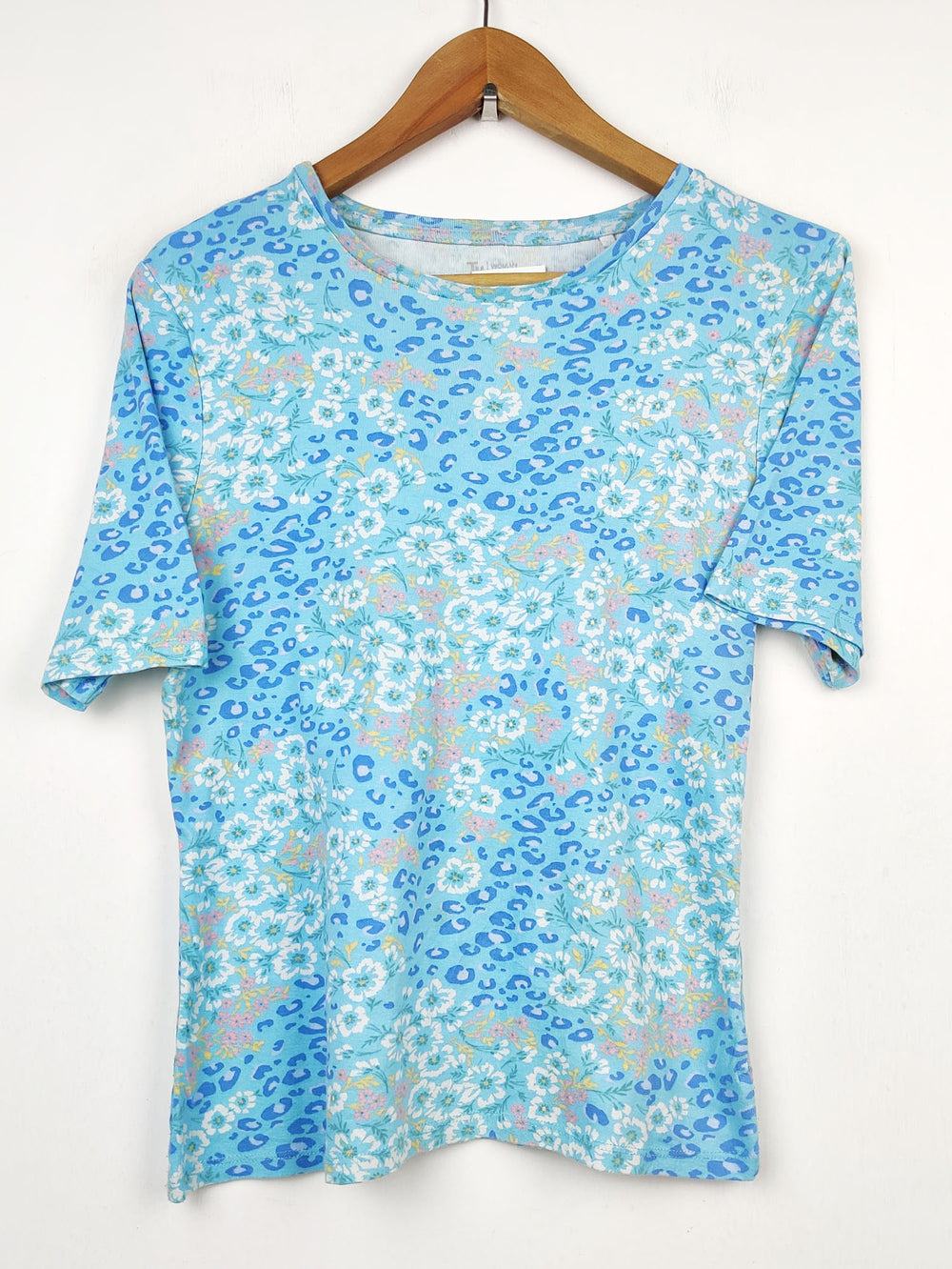 Buy online pre-used pre-loved 100% authentic & Original branded Tu (TS-839) available in Pakistan. Top international brands avilable.