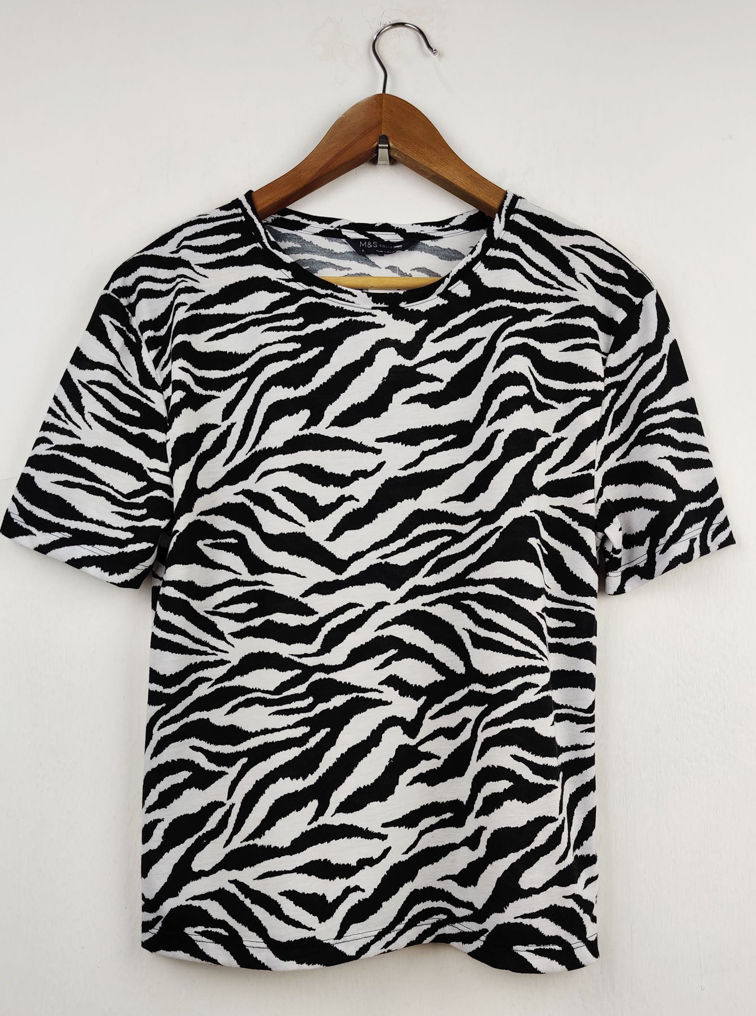 Buy online pre-used pre-loved 100% authentic & Original branded Marks & Spencer (TS-952) available in Pakistan. Top international brands avilable.