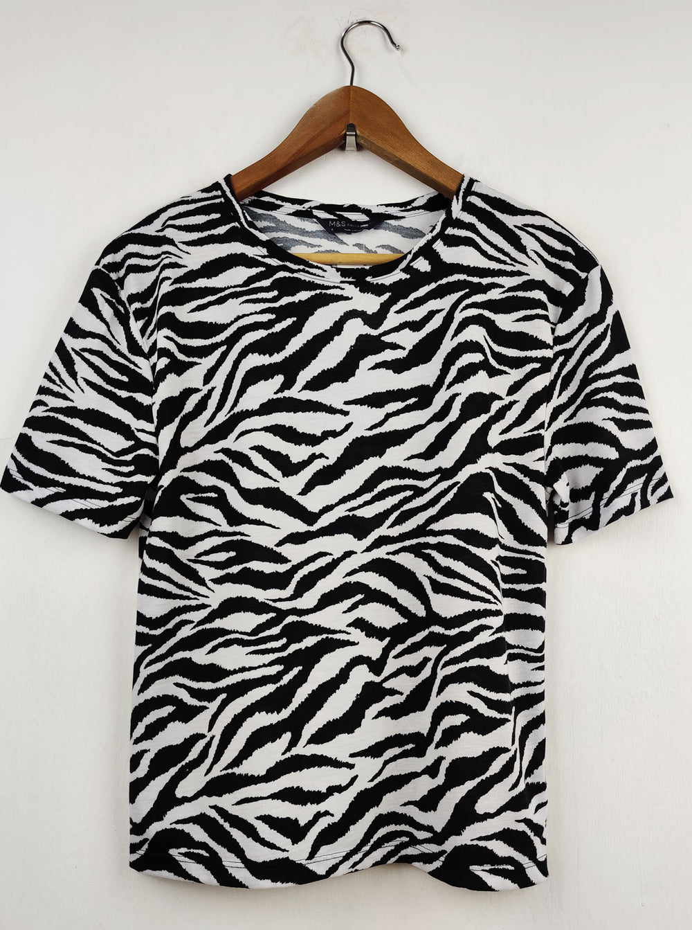 Buy online pre-used pre-loved 100% authentic & Original branded Marks & Spencer (TS-952) available in Pakistan. Top international brands avilable.