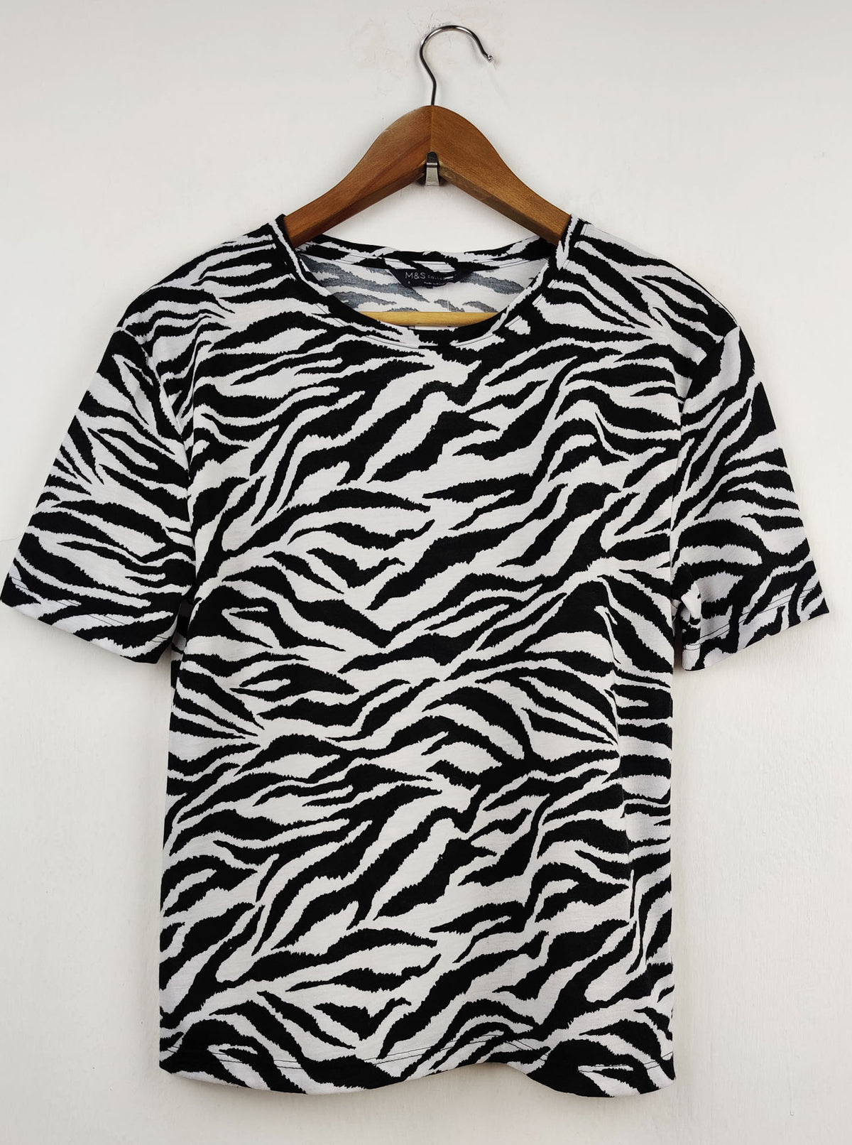 Buy online pre-used pre-loved 100% authentic & Original branded Marks & Spencer (TS-952) available in Pakistan. Top international brands avilable.