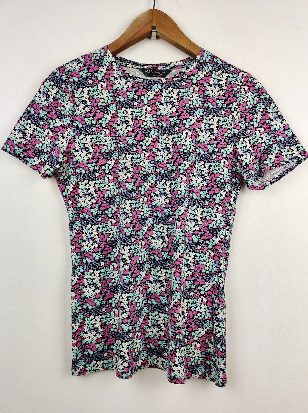 Buy online pre-used pre-loved 100% authentic & Original branded Marks & Spencer (TS-957) available in Pakistan. Top international brands avilable.