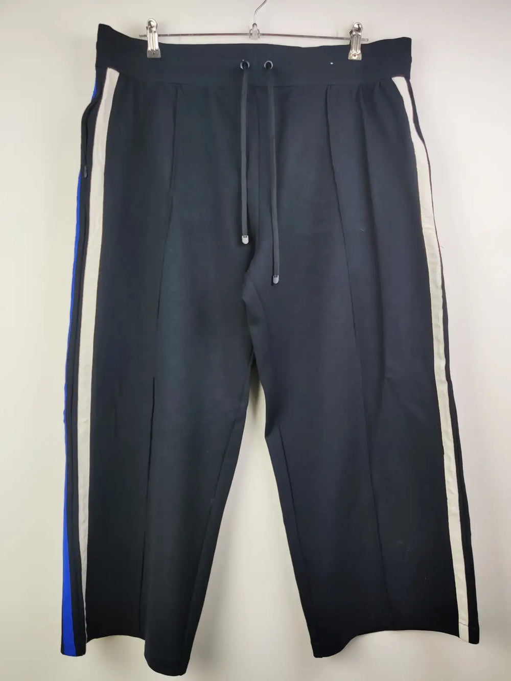 Buy online pre-used pre-loved 100% authentic & Original branded Marks & Spencer (TT-1065) available in Pakistan. Top international brands avilable.