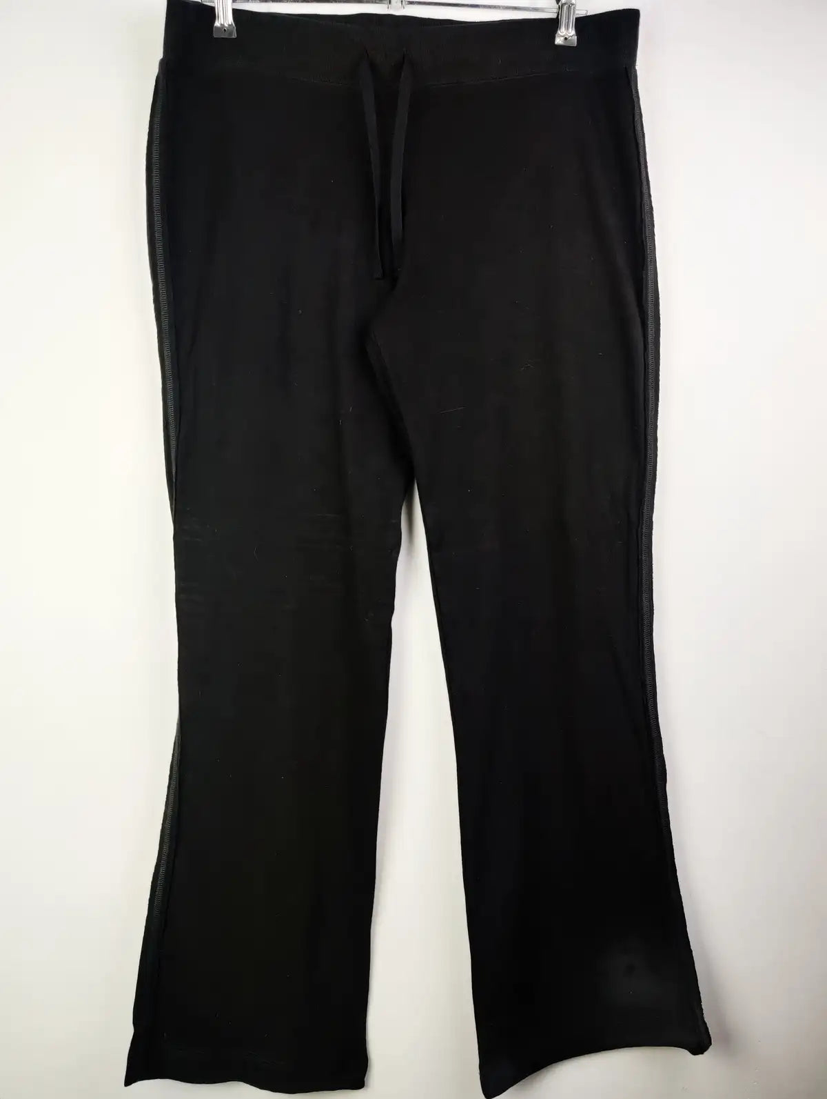 Buy online pre-used pre-loved 100% authentic & Original branded F&F (TT-1067) available in Pakistan. Top international brands avilable.