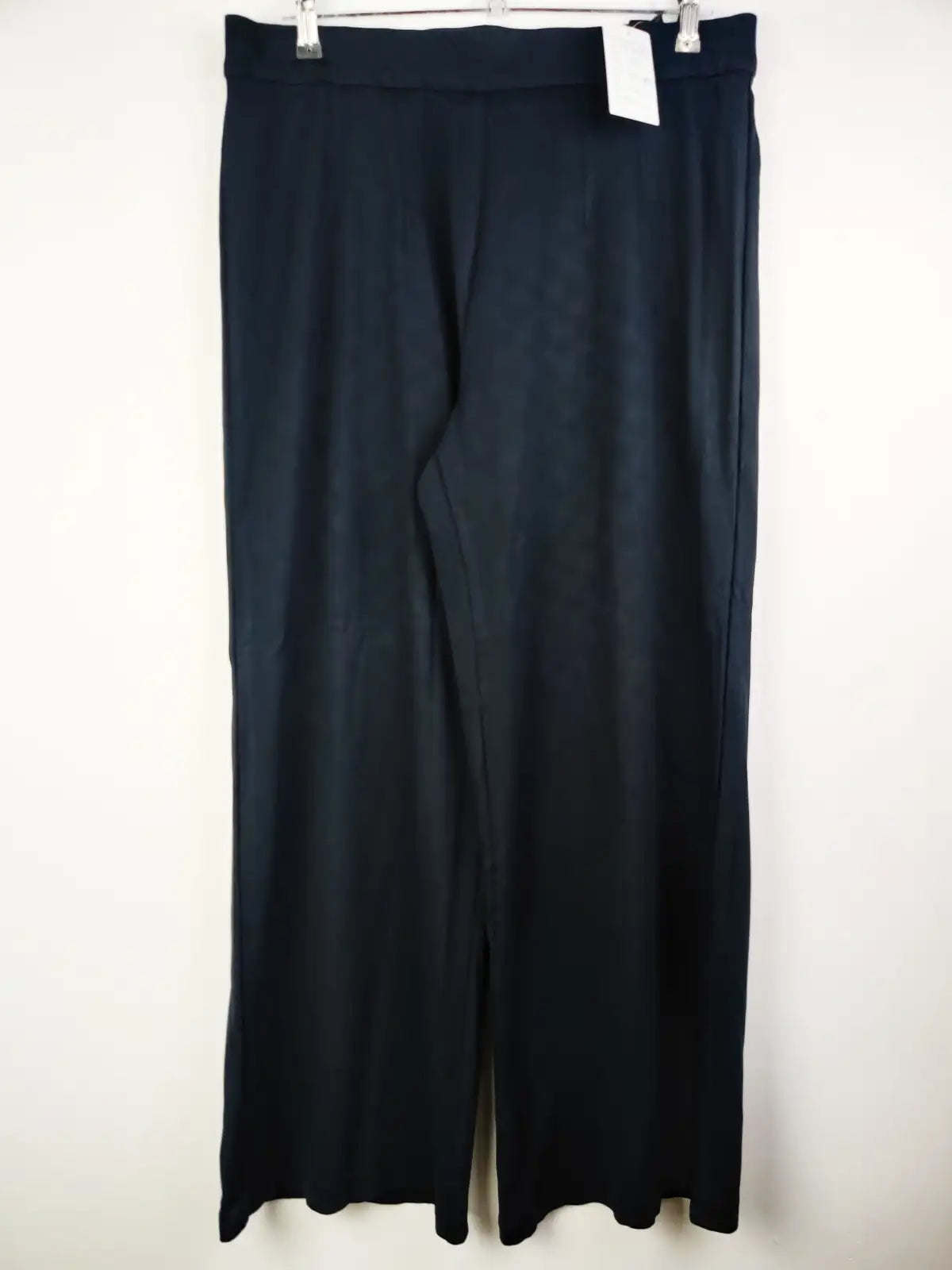 Buy online pre-used pre-loved 100% authentic & Original branded Marks & Spencer (TT-1072) available in Pakistan. Top international brands avilable.