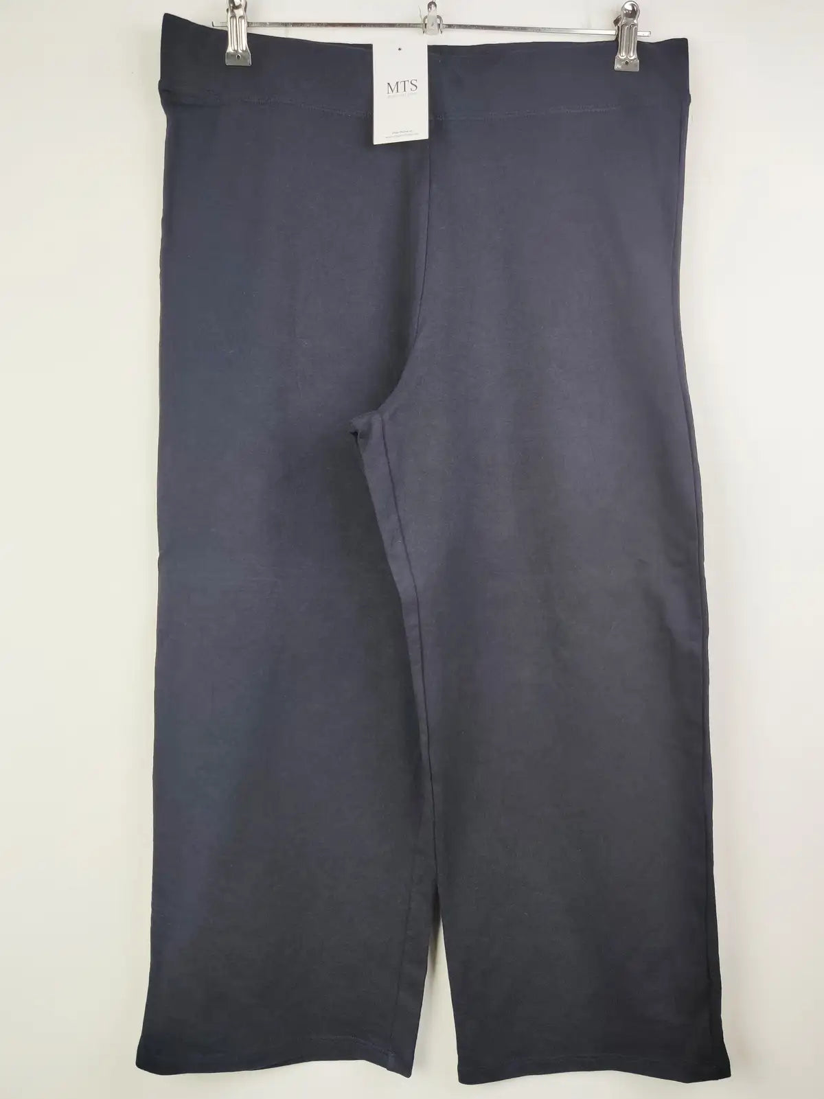 Buy online pre-used pre-loved 100% authentic & Original branded Marks & Spencer (TT-1077) available in Pakistan. Top international brands avilable.