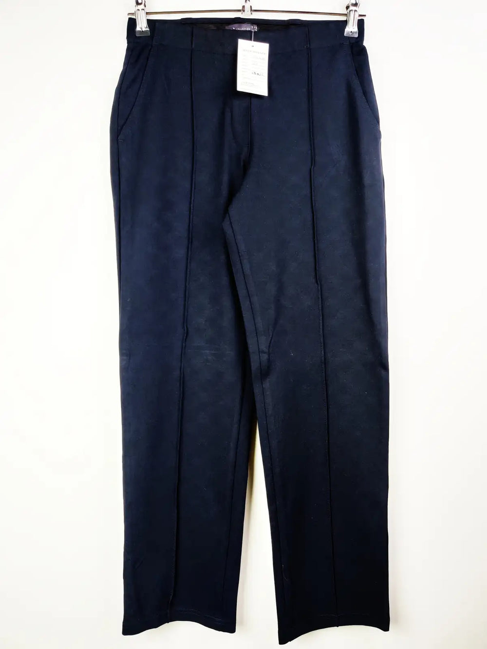 Buy online pre-used pre-loved 100% authentic & Original branded Marks & Spencer (TT-1088) available in Pakistan. Top international brands avilable.