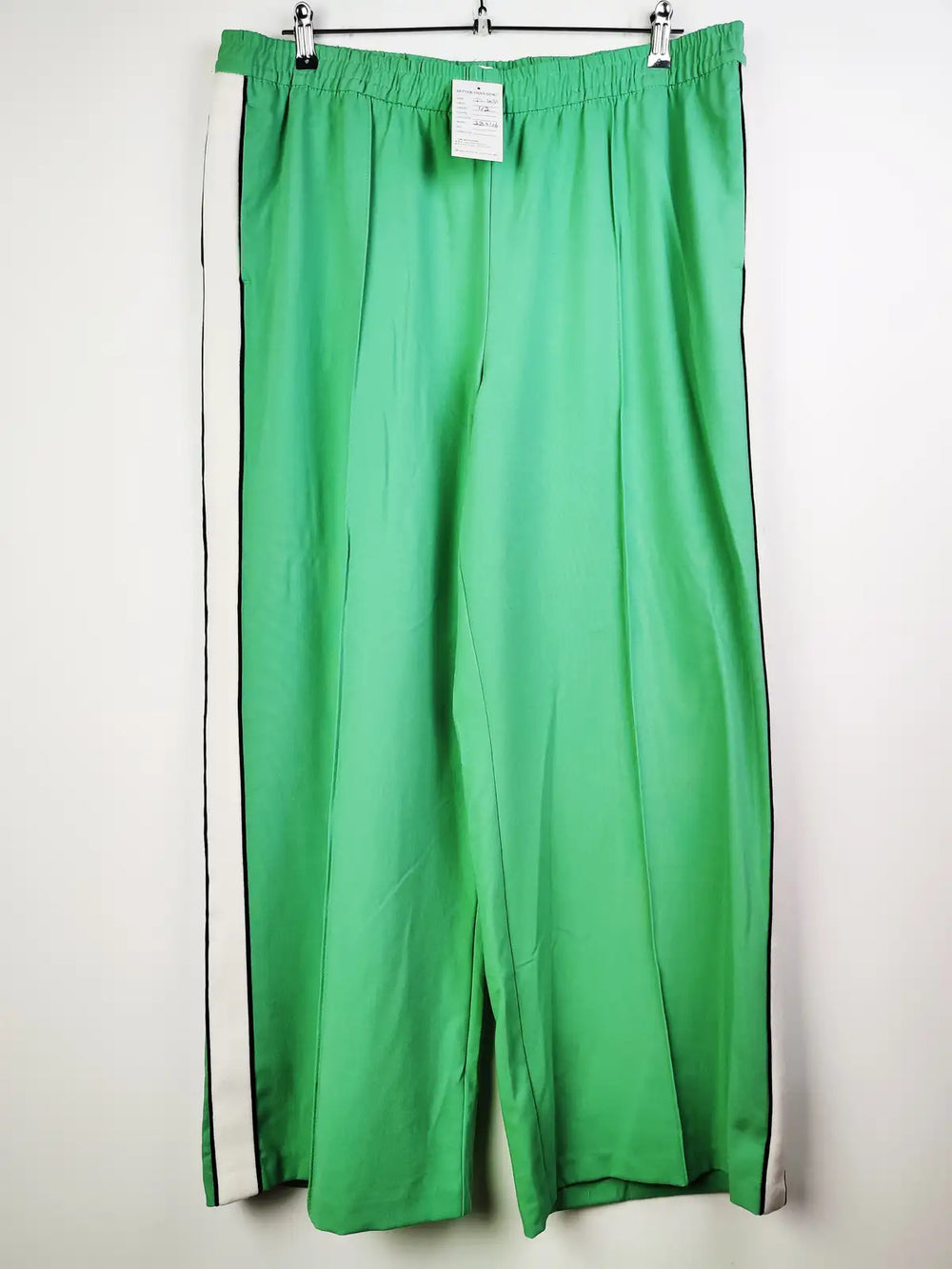 Buy online pre-used pre-loved 100% authentic & Original branded Marks & Spencer (TT-1091) available in Pakistan. Top international brands avilable.