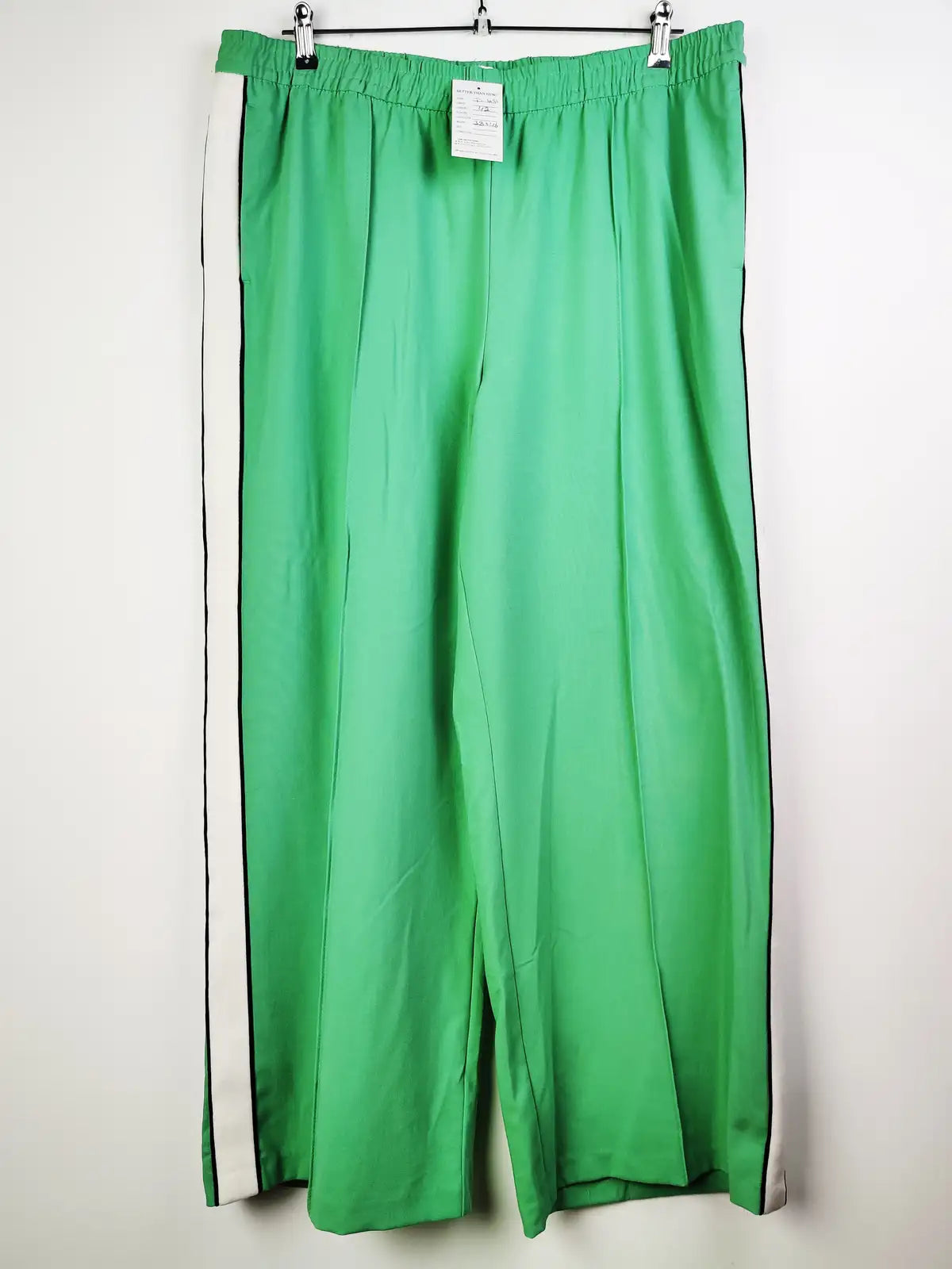 Buy online pre-used pre-loved 100% authentic & Original branded Marks & Spencer (TT-1091) available in Pakistan. Top international brands avilable.