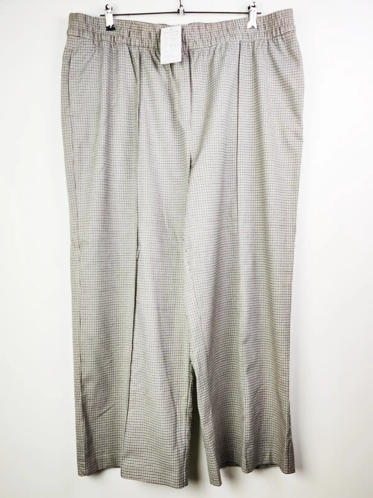 Buy online pre-used pre-loved 100% authentic & Original branded Marks & Spencer (TT-1094) available in Pakistan. Top international brands avilable.