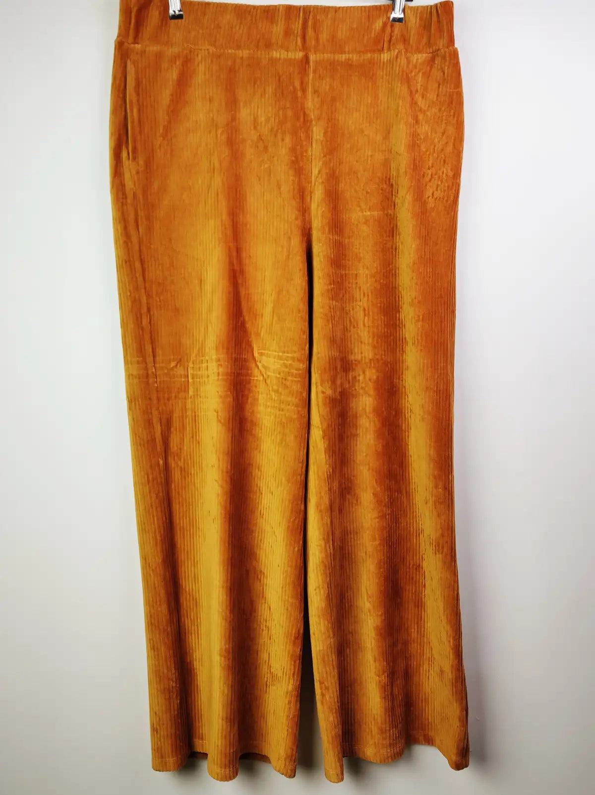 Buy online pre-used pre-loved 100% authentic & Original branded Simply Be. (TT-1099) available in Pakistan. Top international brands avilable.