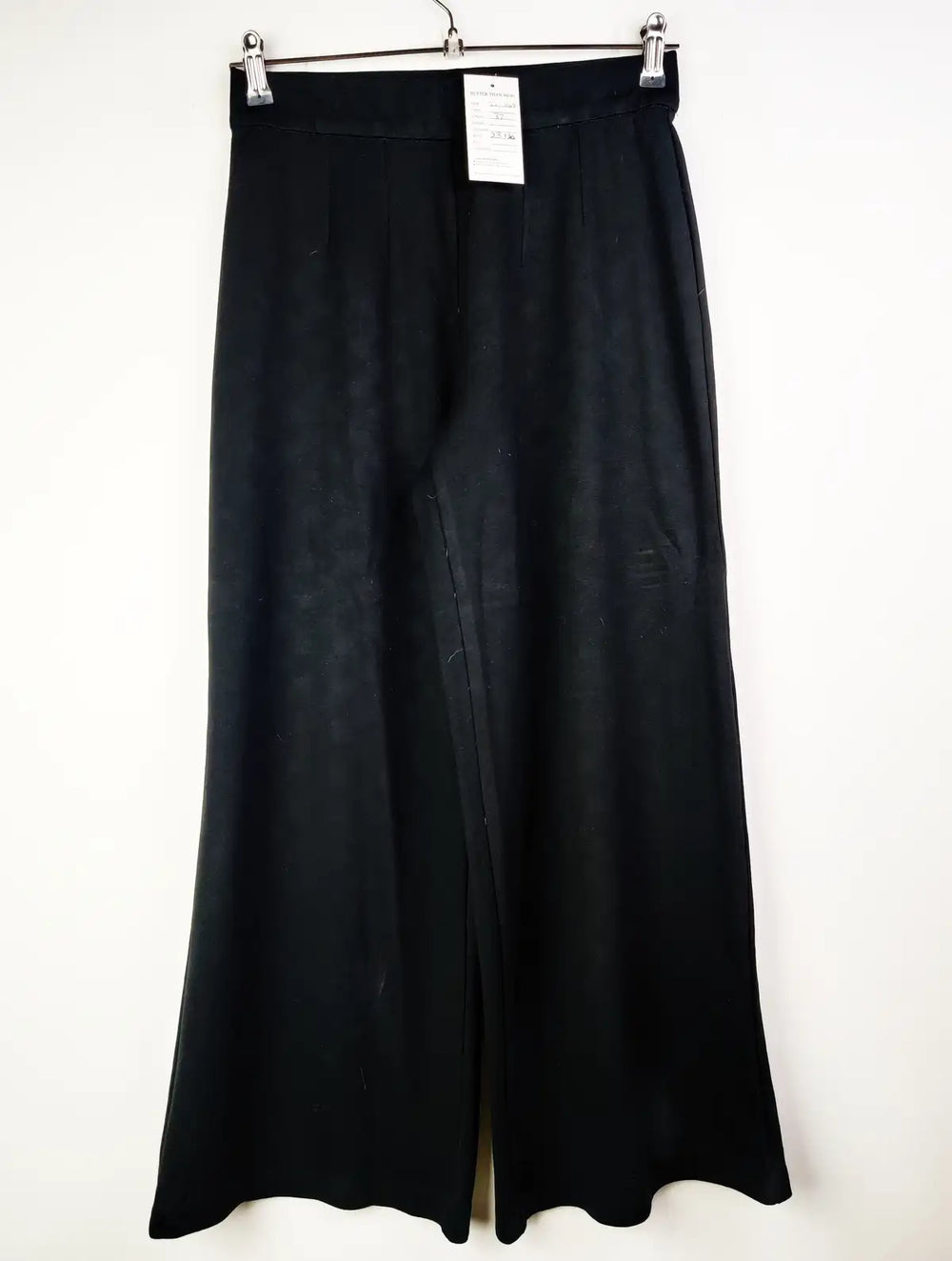 Buy online pre-used pre-loved 100% authentic & Original branded Unknown Brand (TT-1104) available in Pakistan. Top international brands avilable.