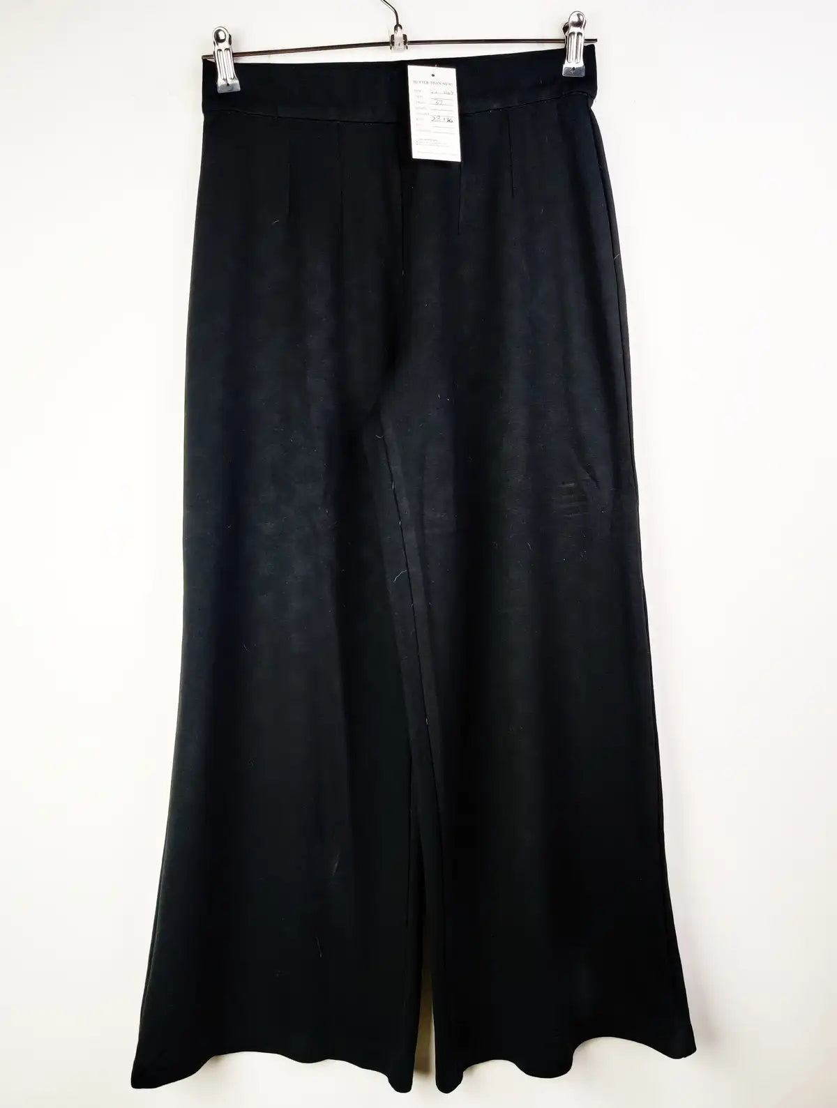 Buy online pre-used pre-loved 100% authentic & Original branded Unknown Brand (TT-1104) available in Pakistan. Top international brands avilable.