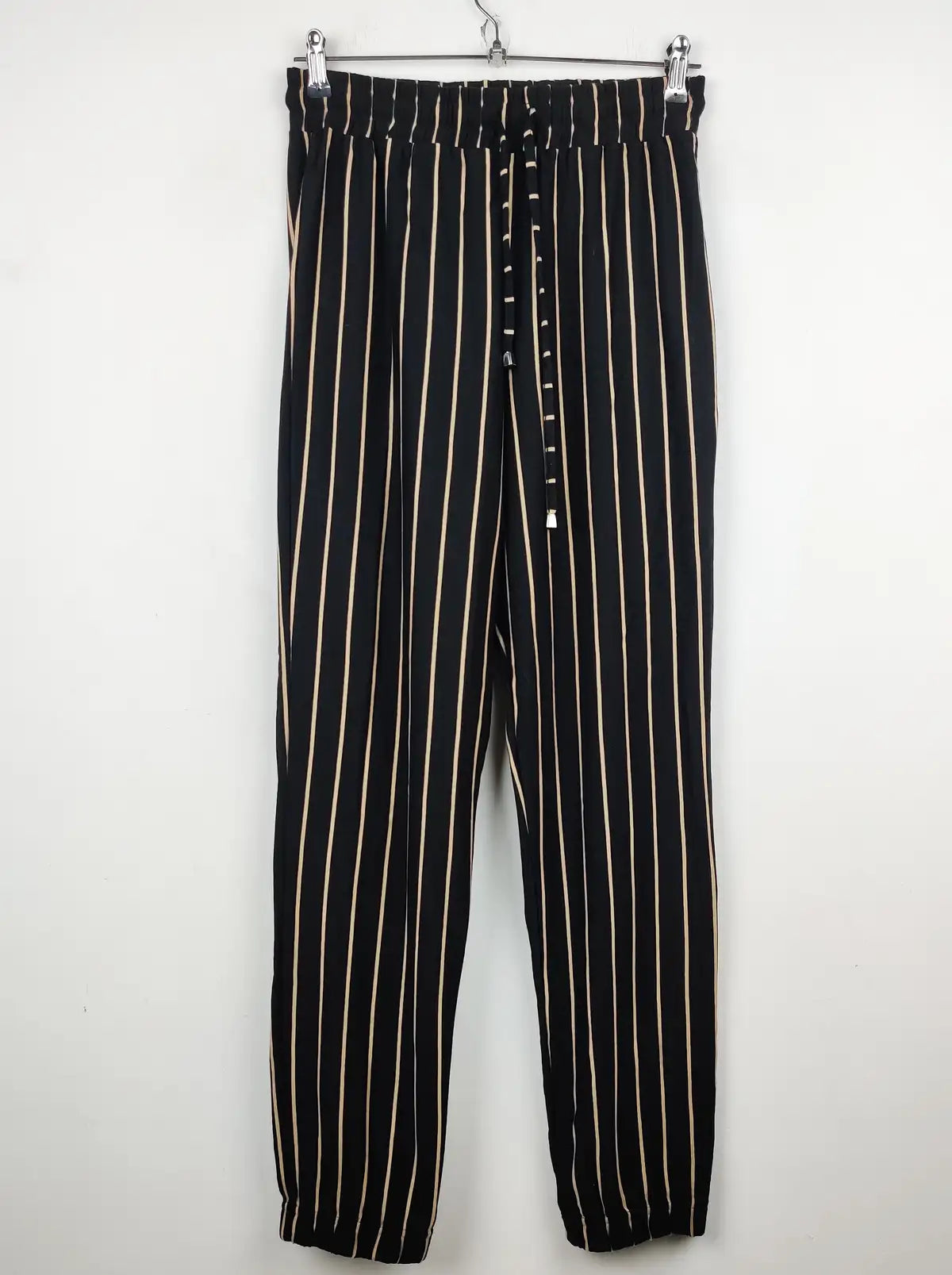 Buy online pre-used pre-loved 100% authentic & Original branded Marks & Spencer (TT-1117) available in Pakistan. Top international brands avilable.