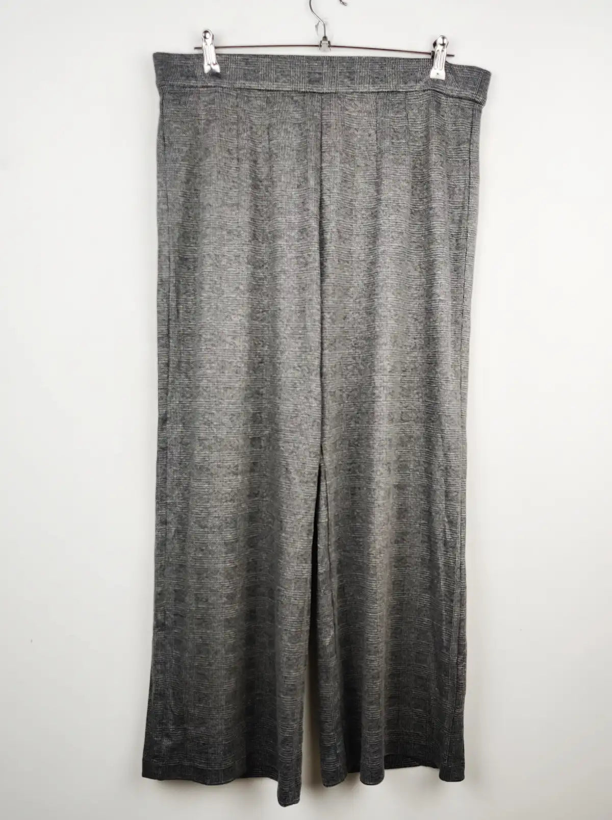 Buy online pre-used pre-loved 100% authentic & Original branded I Saw It First (TT-1118) available in Pakistan. Top international brands avilable.