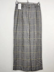 Buy online pre-used pre-loved 100% authentic & Original branded Unknown Brand (TT-1123) available in Pakistan. Top international brands avilable.