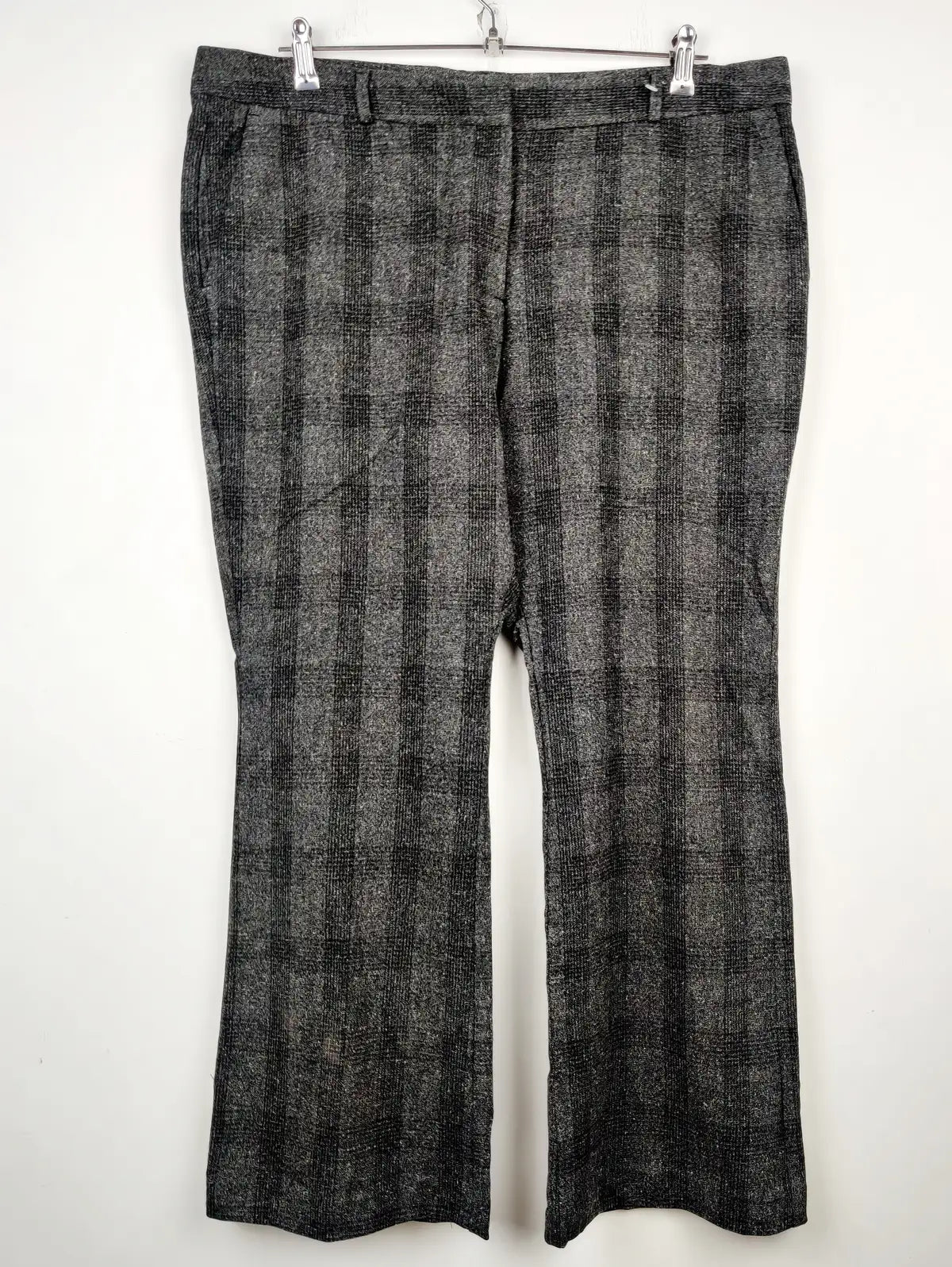 Buy online pre-used pre-loved 100% authentic & Original branded Marks & Spencer (TT-1130) available in Pakistan. Top international brands avilable.