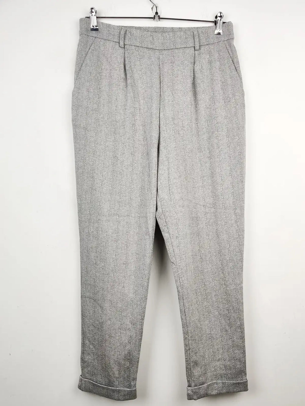 Buy online pre-used pre-loved 100% authentic & Original branded F&F (TT-1132) available in Pakistan. Top international brands avilable.