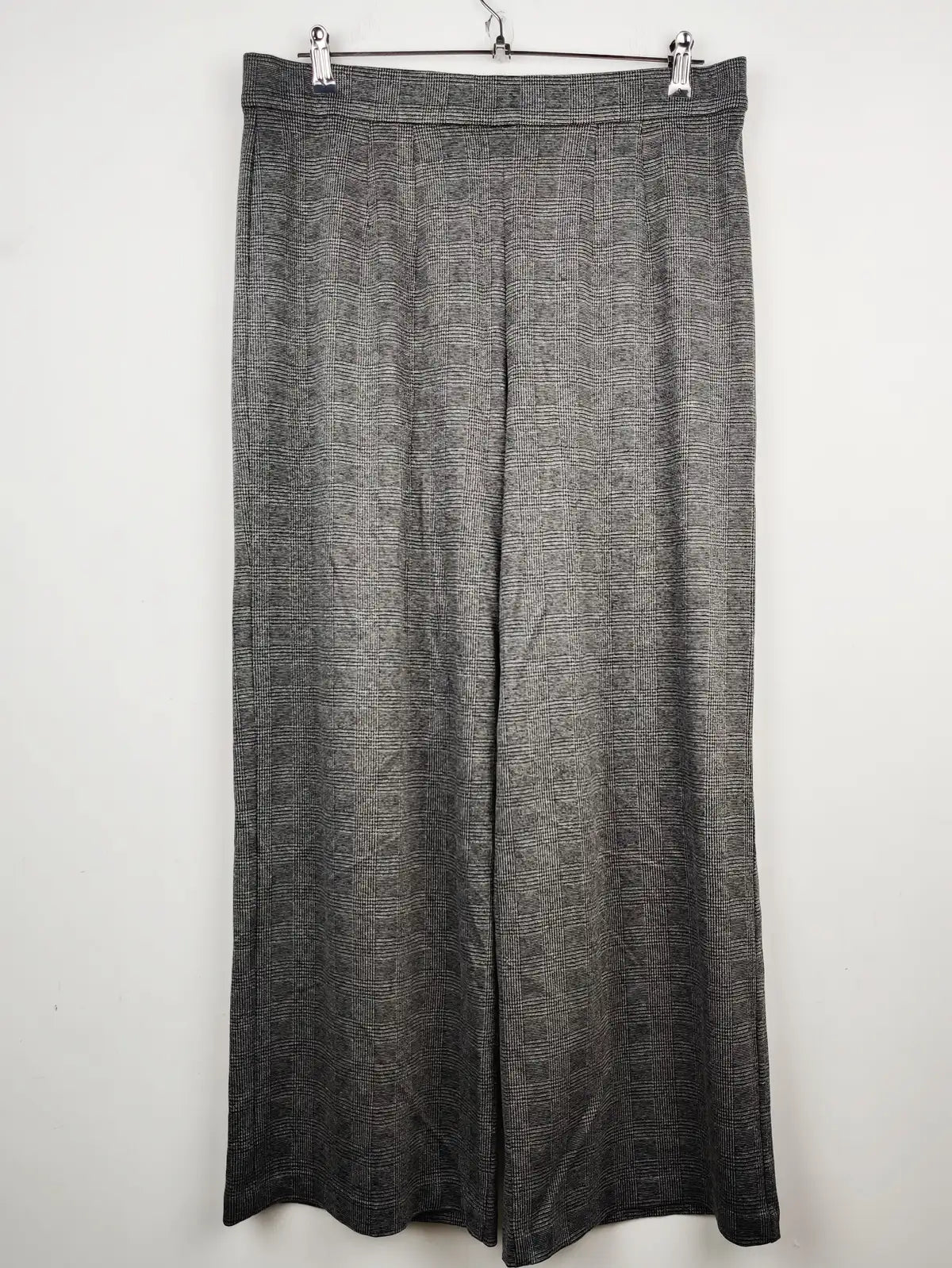 Buy online pre-used pre-loved 100% authentic & Original branded Marks & Spencer (TT-1133) available in Pakistan. Top international brands avilable.