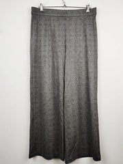 Buy online pre-used pre-loved 100% authentic & Original branded Marks & Spencer (TT-1133) available in Pakistan. Top international brands avilable.