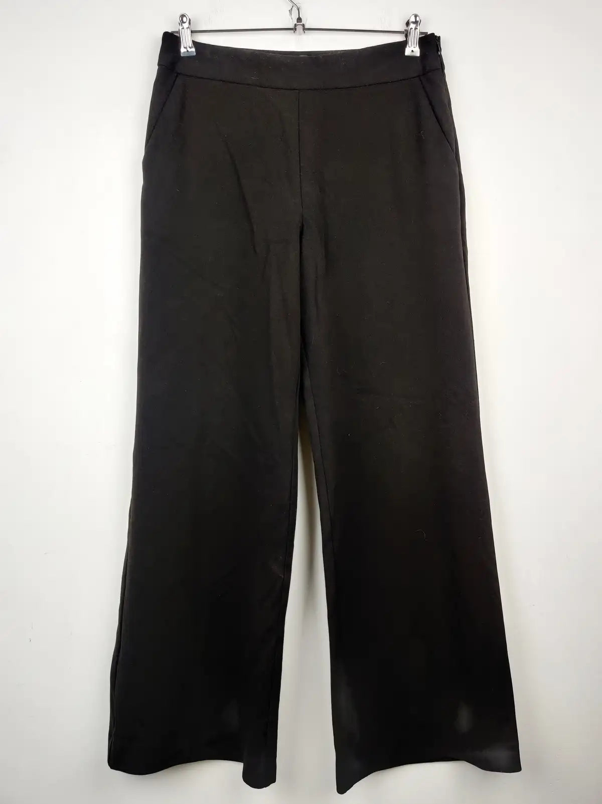 Buy online pre-used pre-loved 100% authentic & Original branded Soon (TT-1134) available in Pakistan. Top international brands avilable.