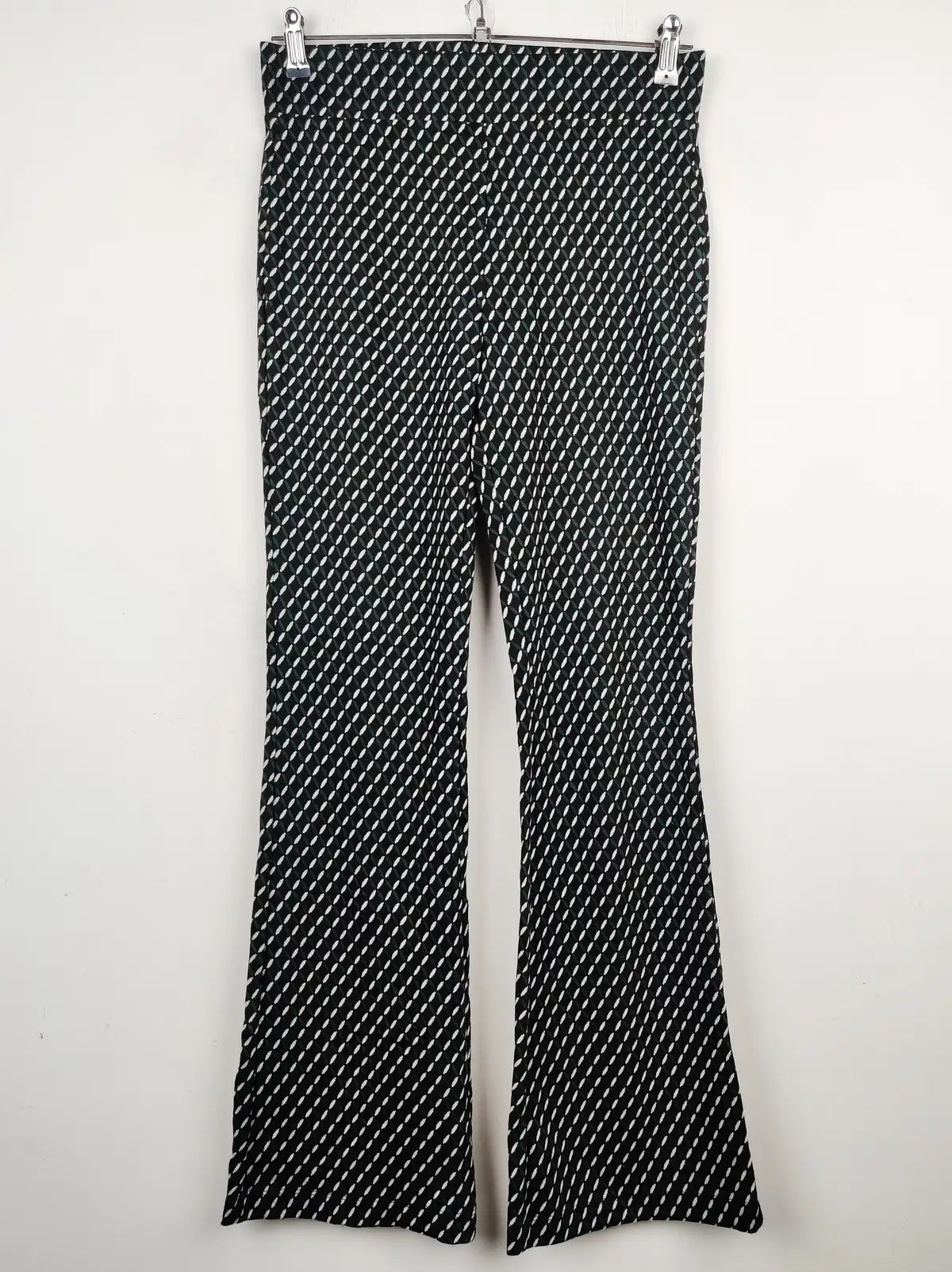 Buy online pre-used pre-loved 100% authentic & Original branded Marks & Spencer (TT-1146) available in Pakistan. Top international brands avilable.