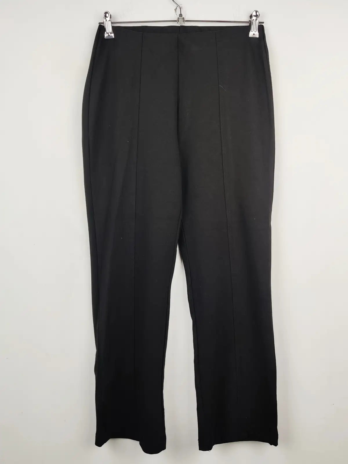 Buy online pre-used pre-loved 100% authentic & Original branded Damart (TT-1159) available in Pakistan. Top international brands avilable.