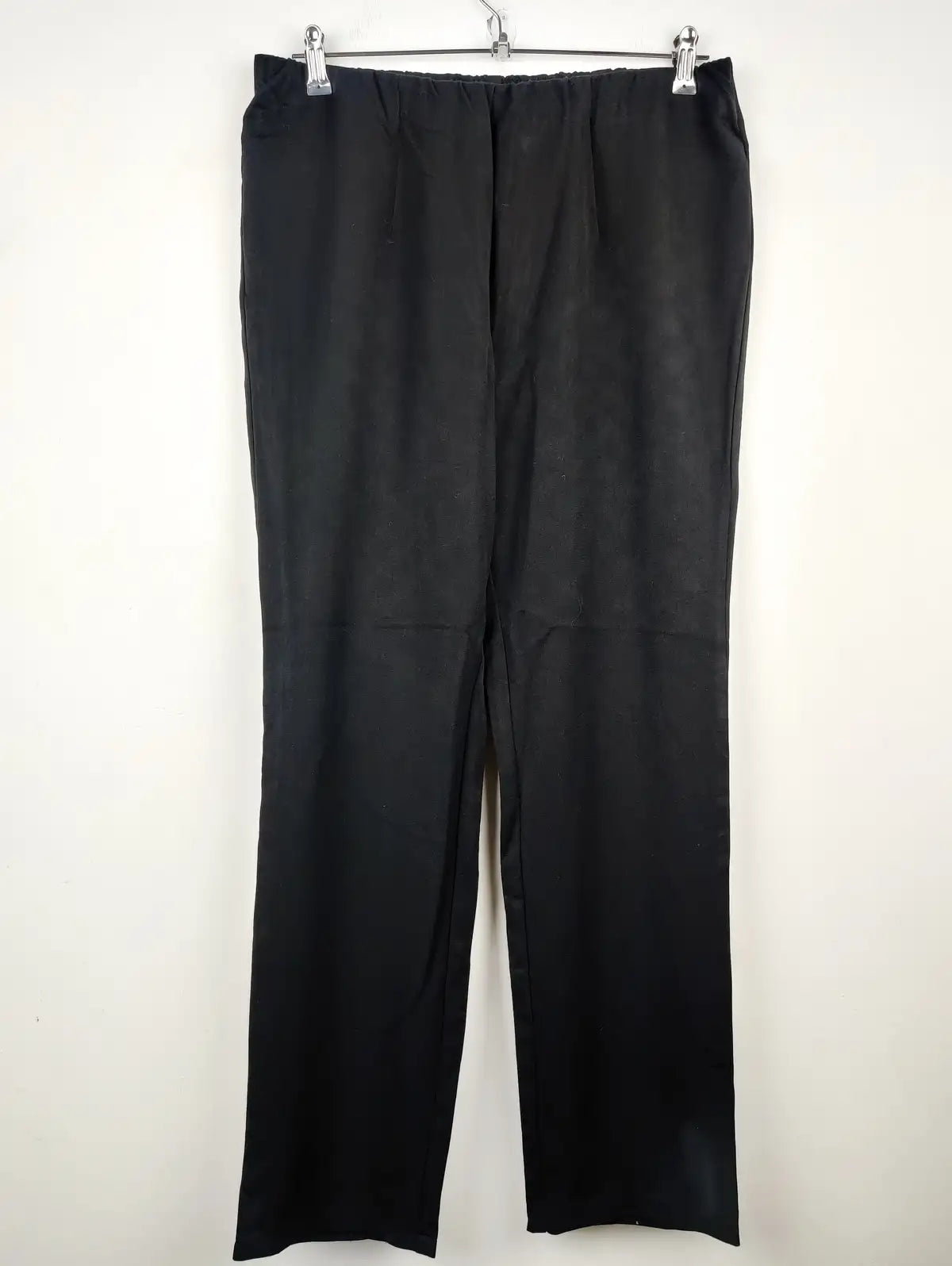 Buy online pre-used pre-loved 100% authentic & Original branded Unknown Brand (TT-1160) available in Pakistan. Top international brands avilable.