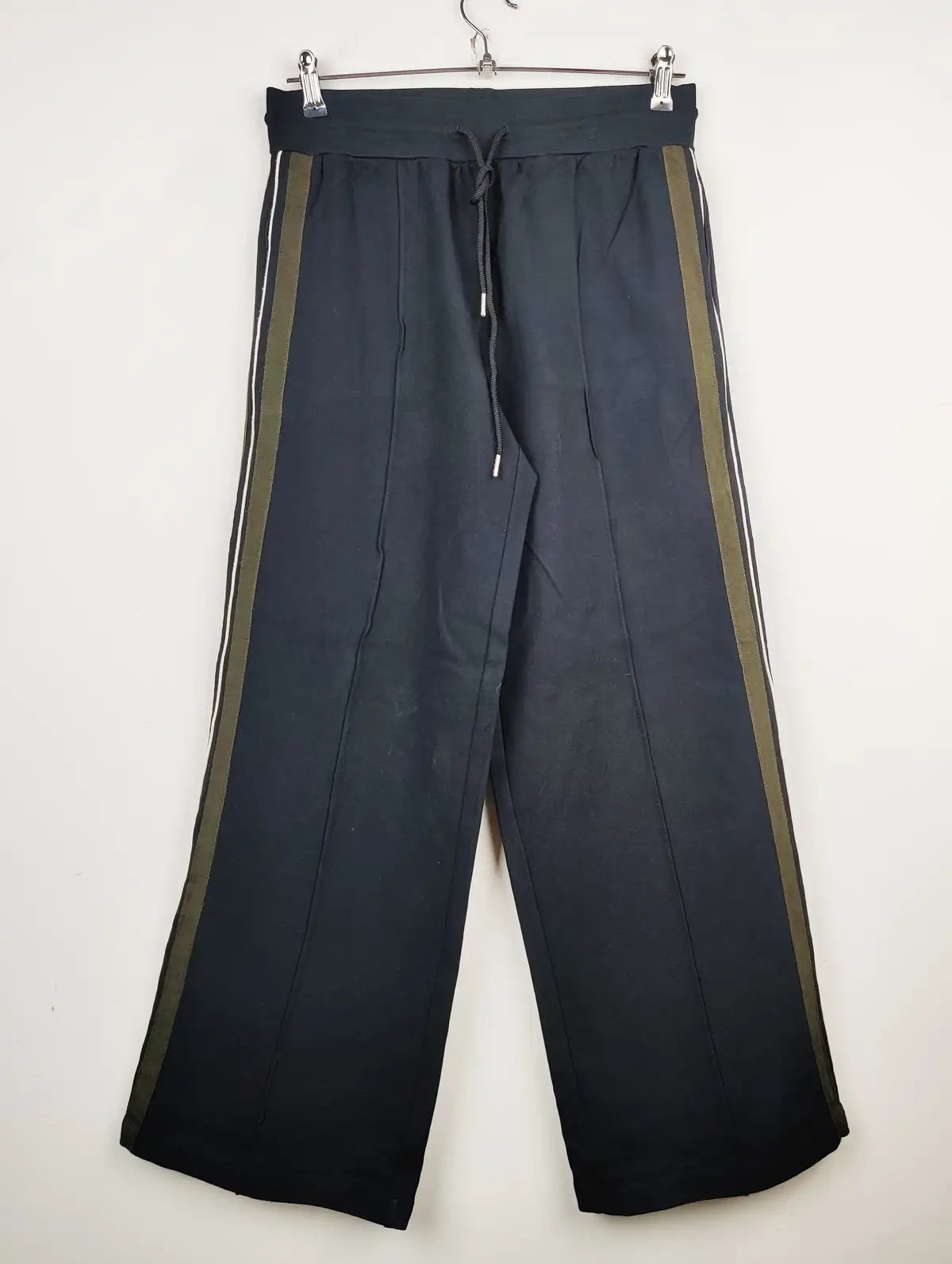 Buy online pre-used pre-loved 100% authentic & Original branded Marks & Spencer (TT-1185) available in Pakistan. Top international brands avilable.