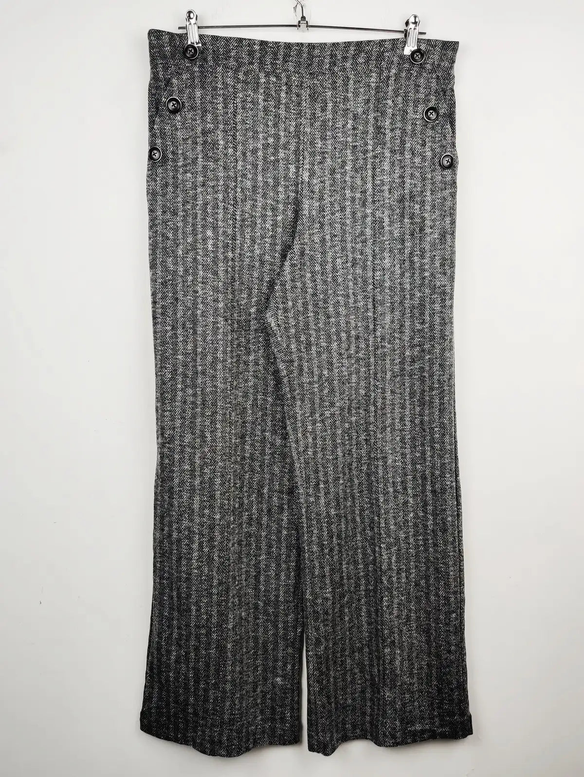 Buy online pre-used pre-loved 100% authentic & Original branded Tu (TT-1192) available in Pakistan. Top international brands avilable.