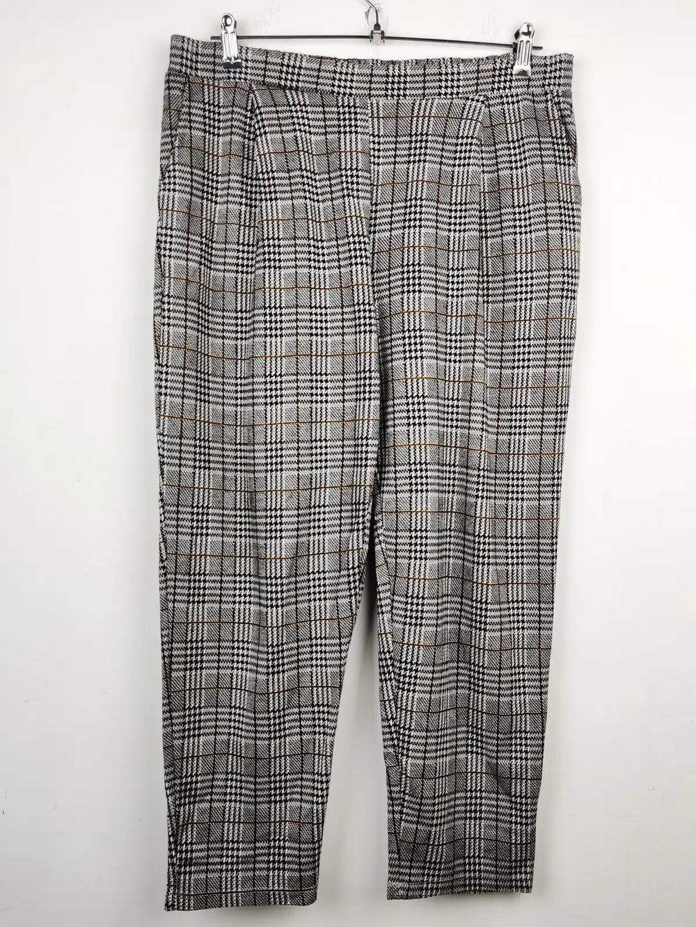 Buy online pre-used pre-loved 100% authentic & Original branded New Look (TT-1205) available in Pakistan. Top international brands avilable.