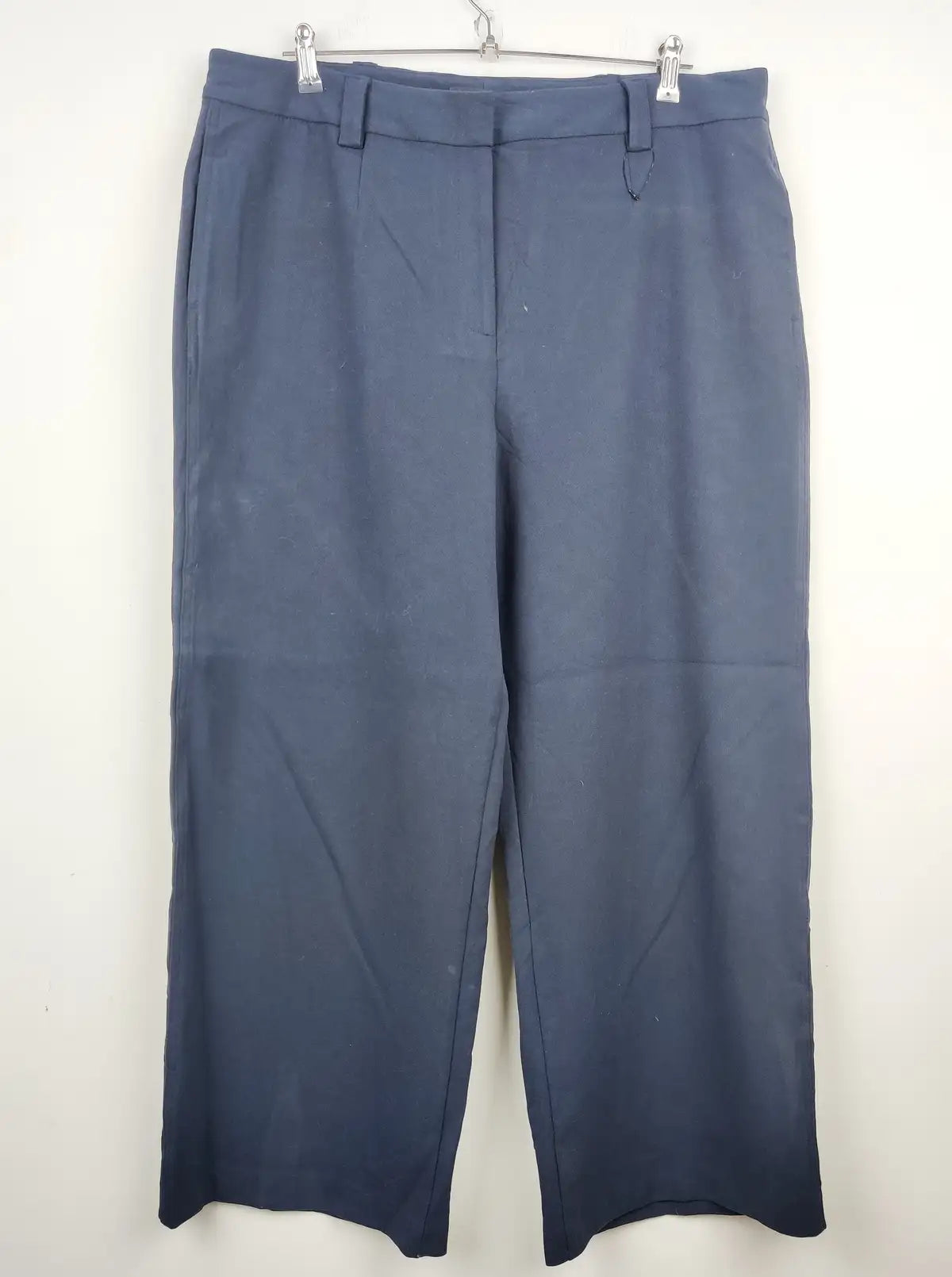 Buy online pre-used pre-loved 100% authentic & Original branded Marks & Spencer (TT-1209) available in Pakistan. Top international brands avilable.