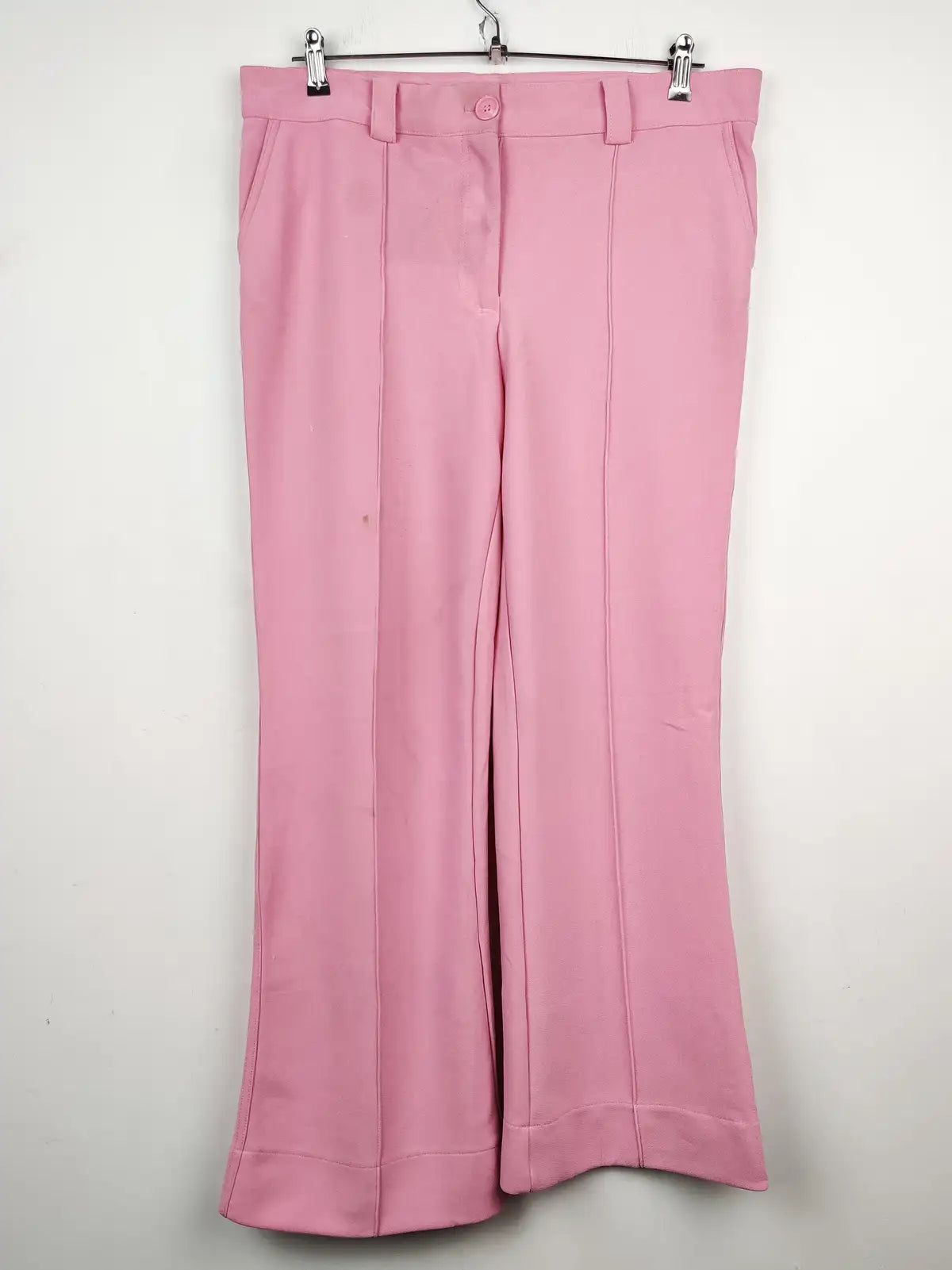 Buy online pre-used pre-loved 100% authentic & Original branded H&M (TT-1226) available in Pakistan. Top international brands avilable.