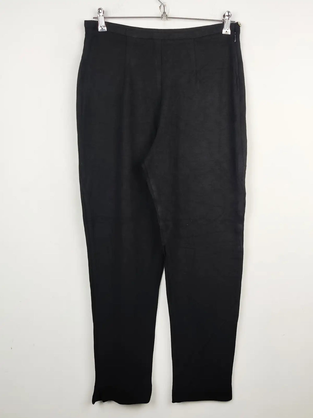 Buy online pre-used pre-loved 100% authentic & Original branded Wallis (TT-1266) available in Pakistan. Top international brands avilable.