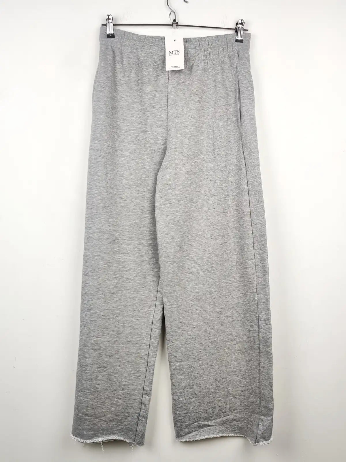 Buy online pre-used pre-loved 100% authentic & Original branded Unknown Brand (TT-1278) available in Pakistan. Top international brands avilable.