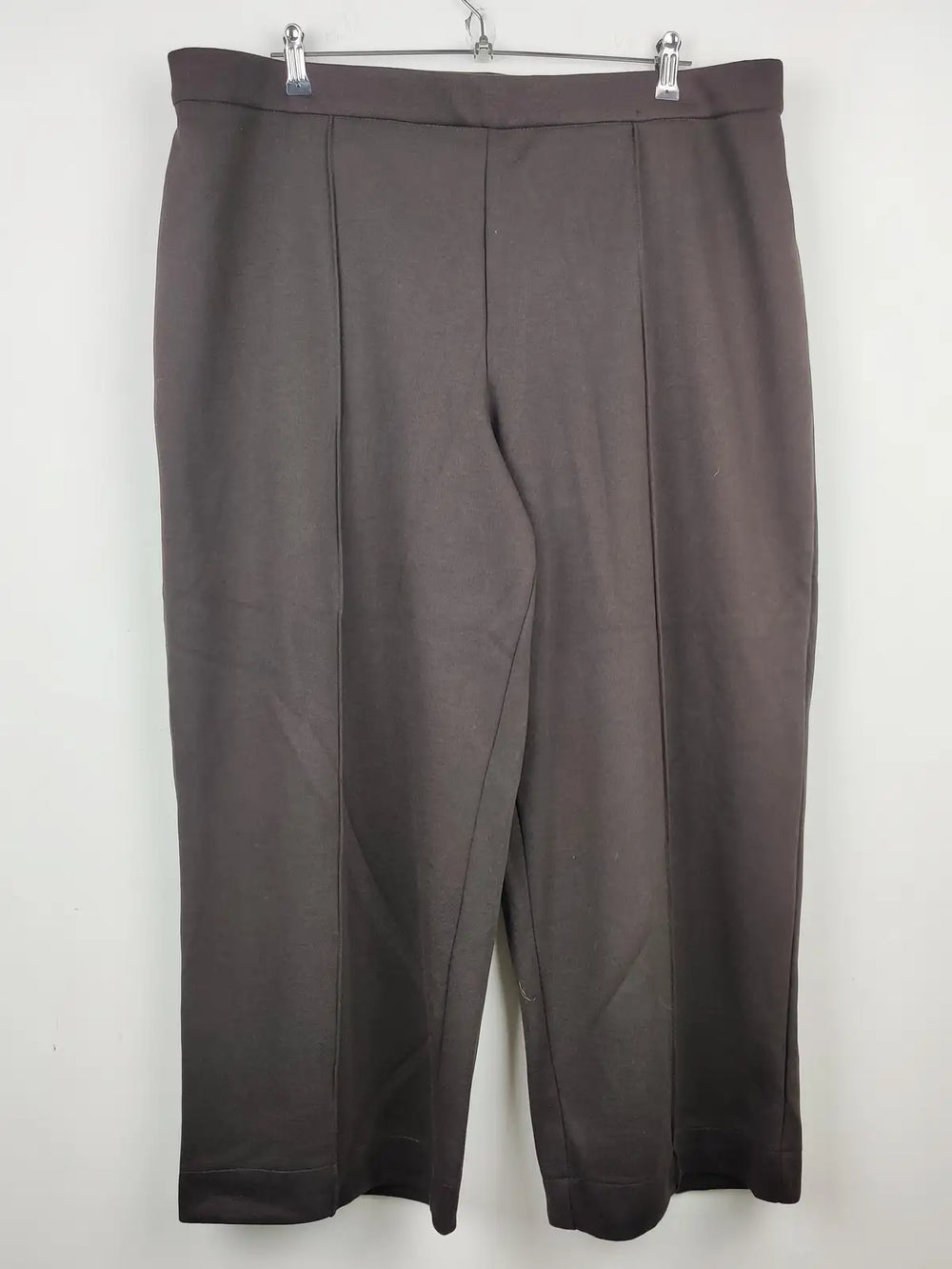 Buy online pre-used pre-loved 100% authentic & Original branded Marks & Spencer (TT-1287) available in Pakistan. Top international brands avilable.