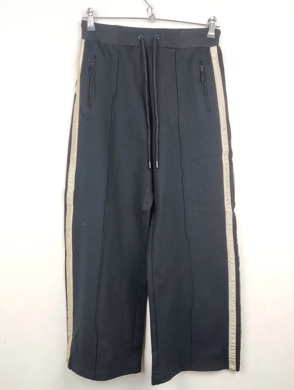 Buy online pre-used pre-loved 100% authentic & Original branded Marks & Spencer (TT-1302) available in Pakistan. Top international brands avilable.