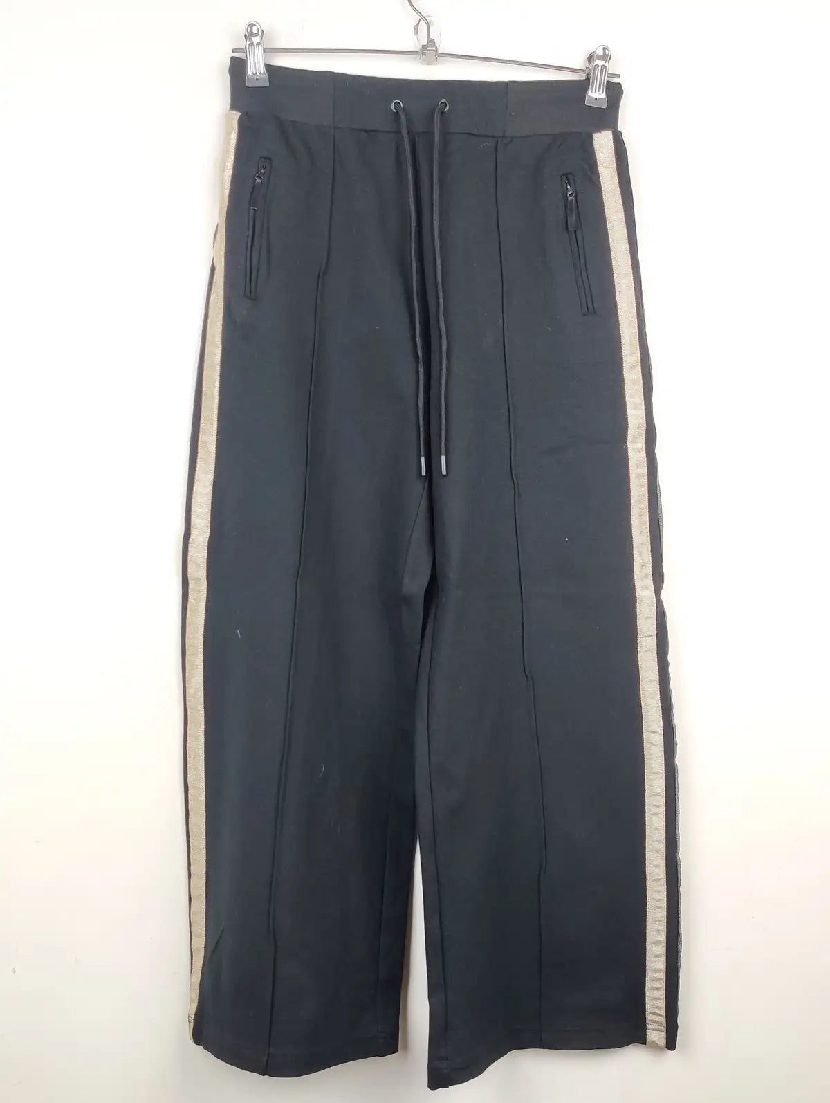 Buy online pre-used pre-loved 100% authentic & Original branded Marks & Spencer (TT-1302) available in Pakistan. Top international brands avilable.