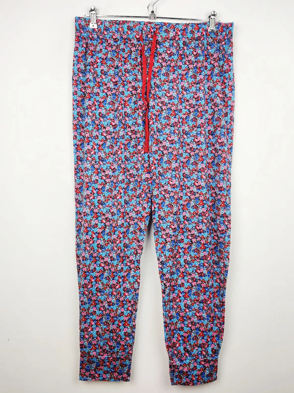 Buy online pre-used pre-loved 100% authentic & Original branded Unknown Brand (TT-1303) available in Pakistan. Top international brands avilable.