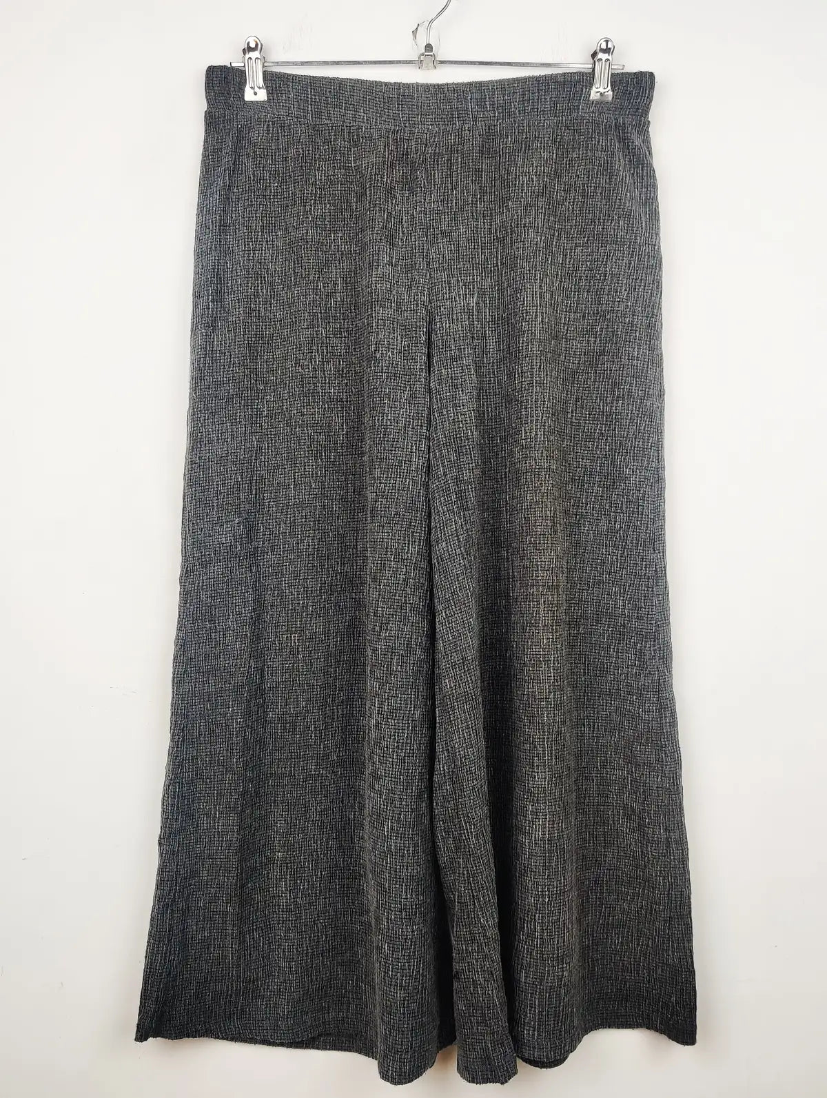 Buy online pre-used pre-loved 100% authentic & Original branded Topshop (TT-1305) available in Pakistan. Top international brands avilable.